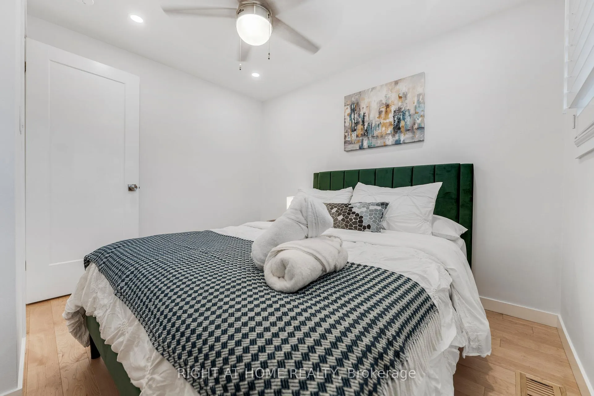 Photo 19 of 11 Nickel Street, St. Catharines, Lakeshore — HOMEH