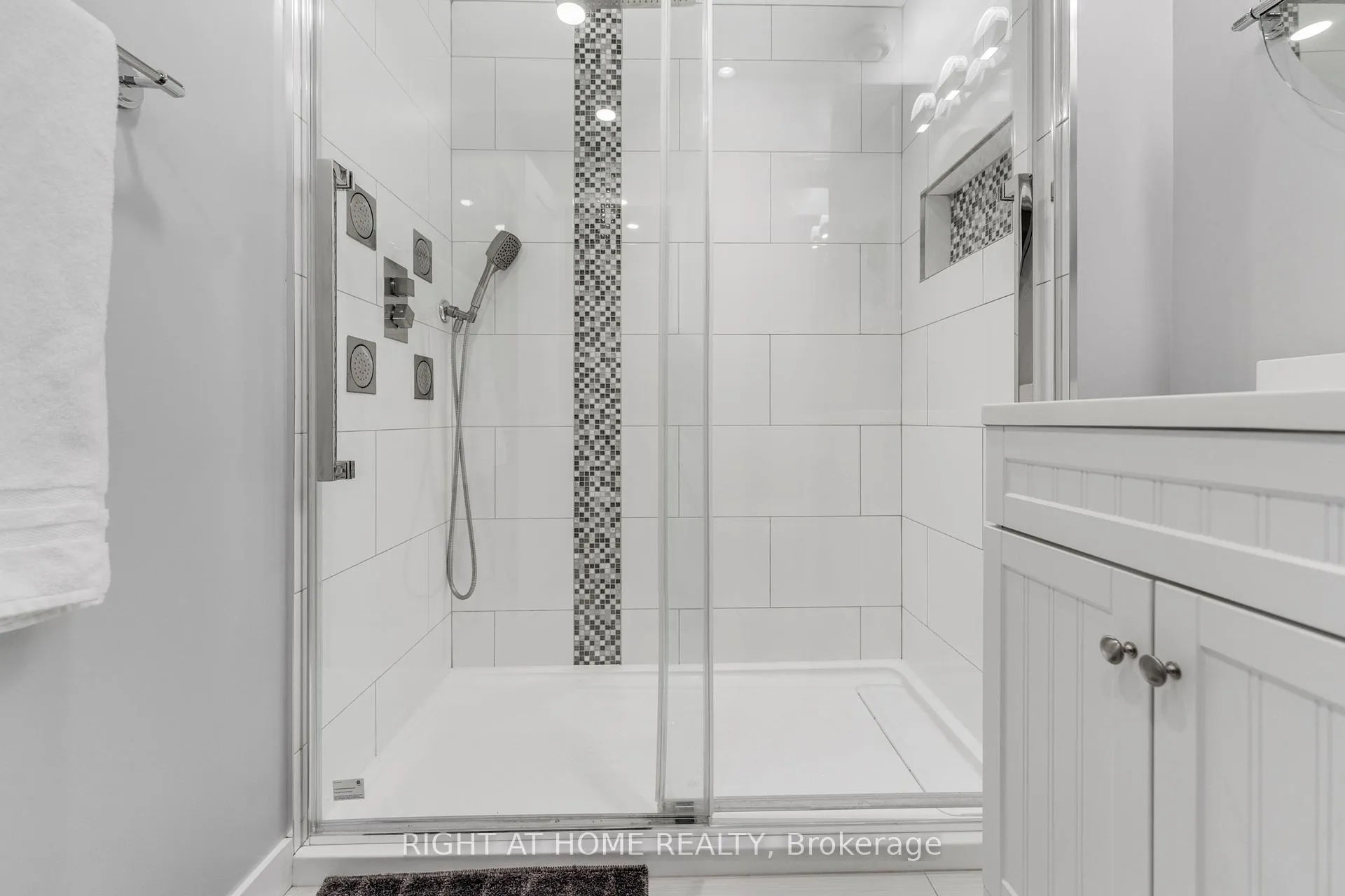 Photo 32 of 11 Nickel Street, St. Catharines, Lakeshore — HOMEH