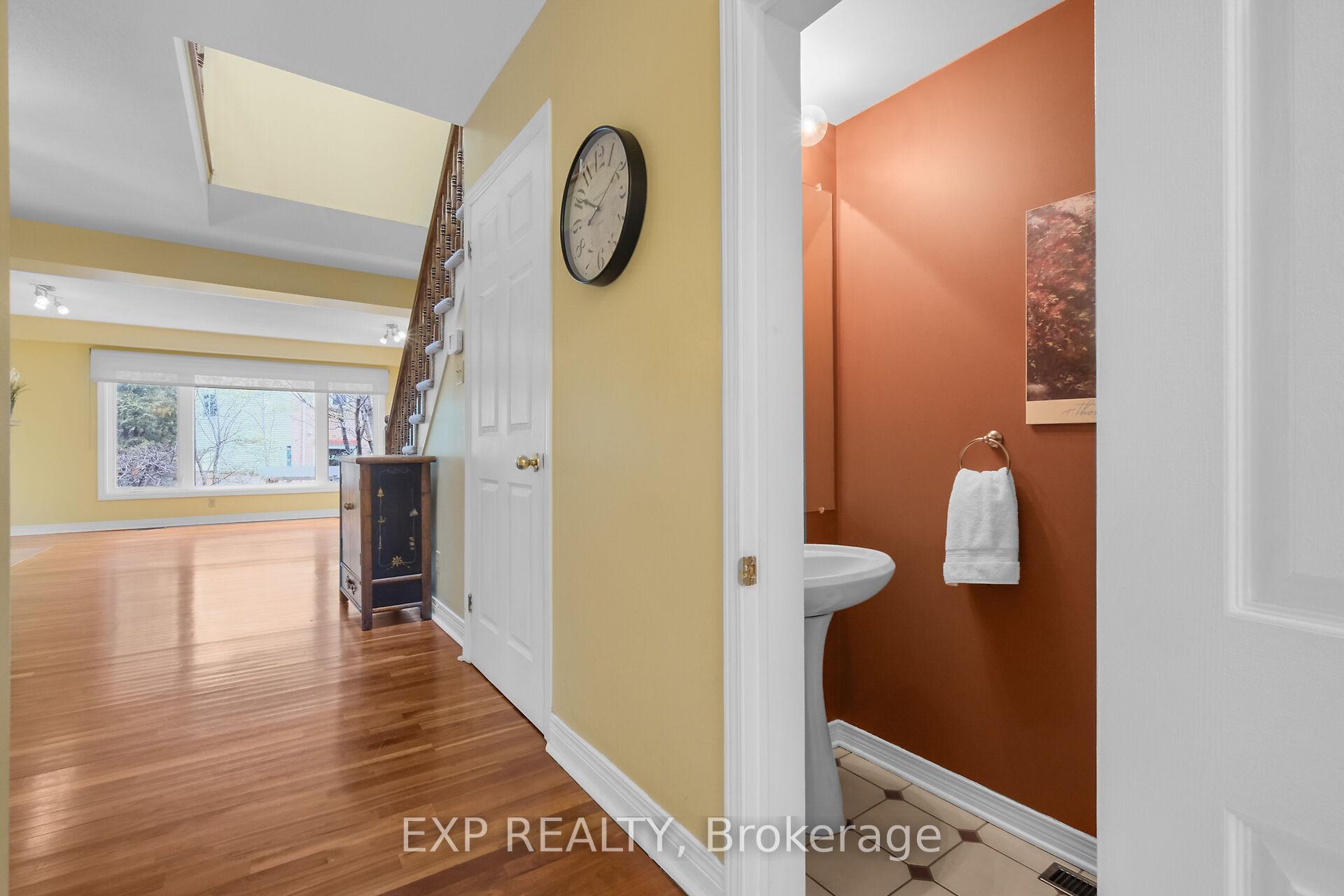 Photo 23 of 104 Dunbarton Court, Ottawa, Cardinal Glen — HOMEH