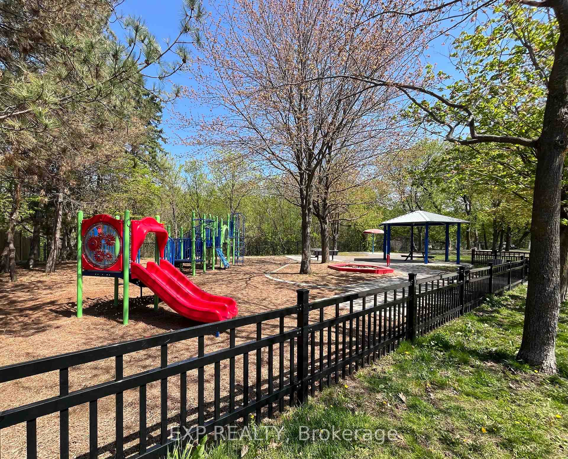 Photo 78 of 104 Dunbarton Court, Ottawa, Cardinal Glen — HOMEH