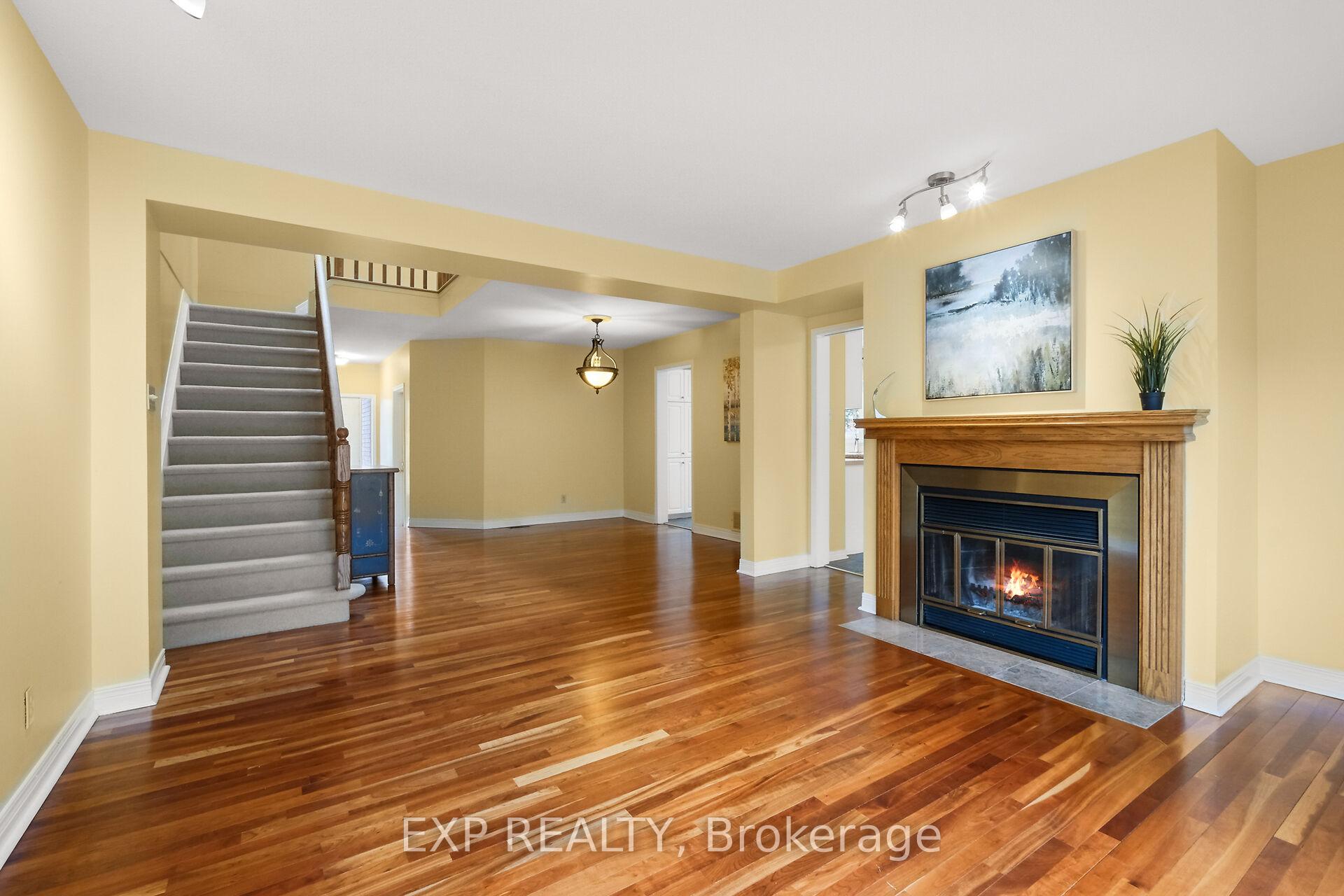 Photo 8 of 104 Dunbarton Court, Ottawa, Cardinal Glen — HOMEH