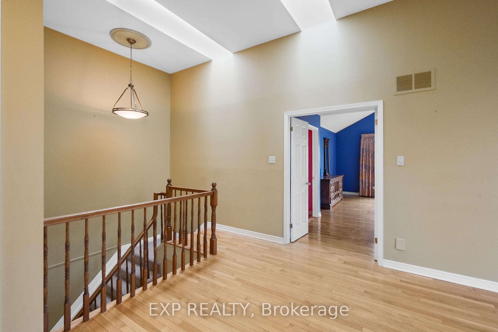 Photo 18 of 104 Dunbarton Court, Ottawa, Cardinal Glen — HOMEH