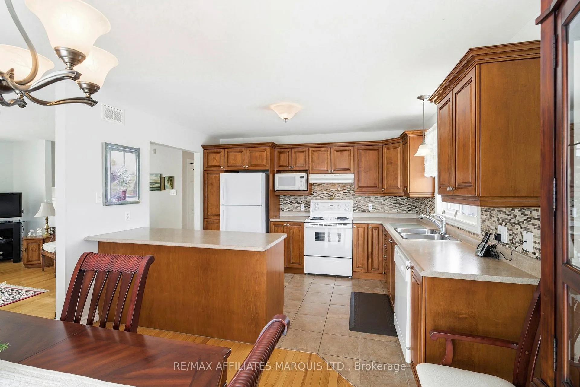 Photo 10 of 302 Emma Avenue, Cornwall — HOMEH