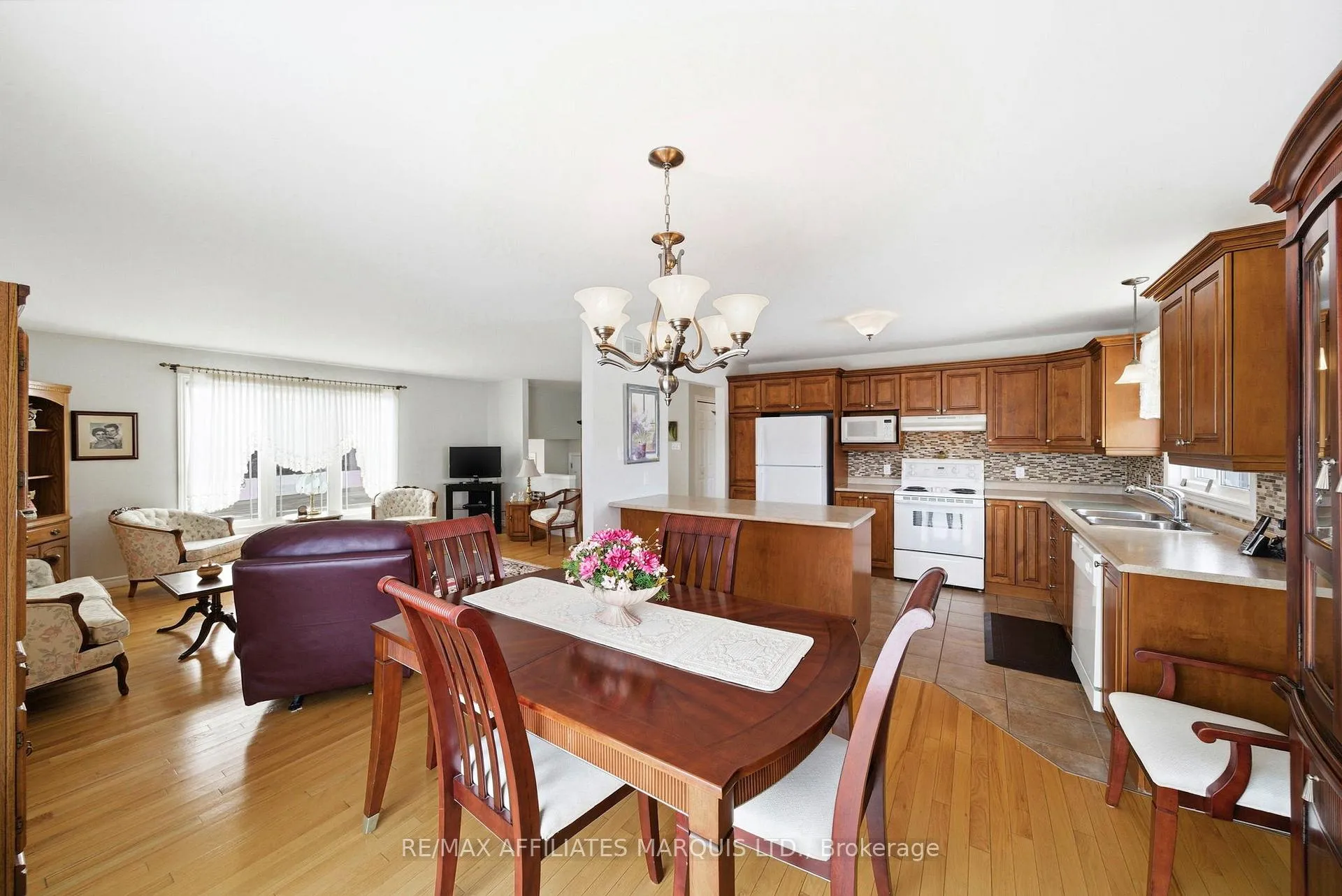 Photo 11 of 302 Emma Avenue, Cornwall — HOMEH