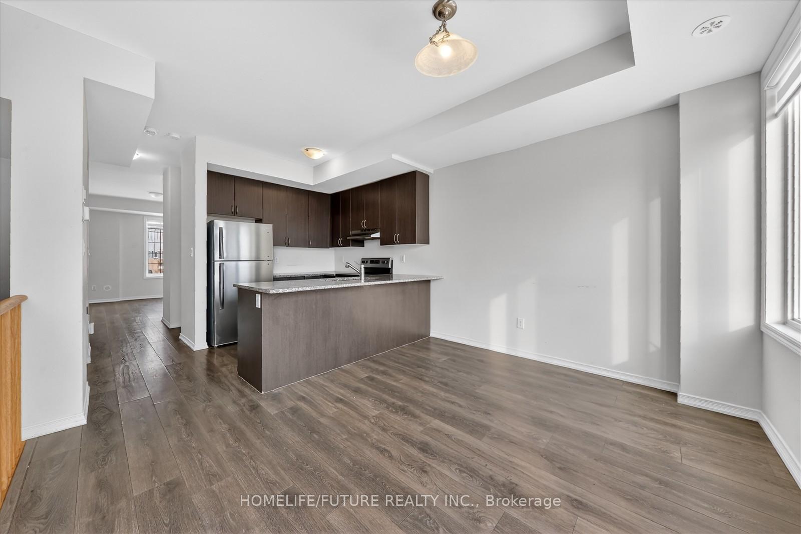 Photo 12 of Unit 92, 97 Danzatore Path, Oshawa, Windfields — HOMEH