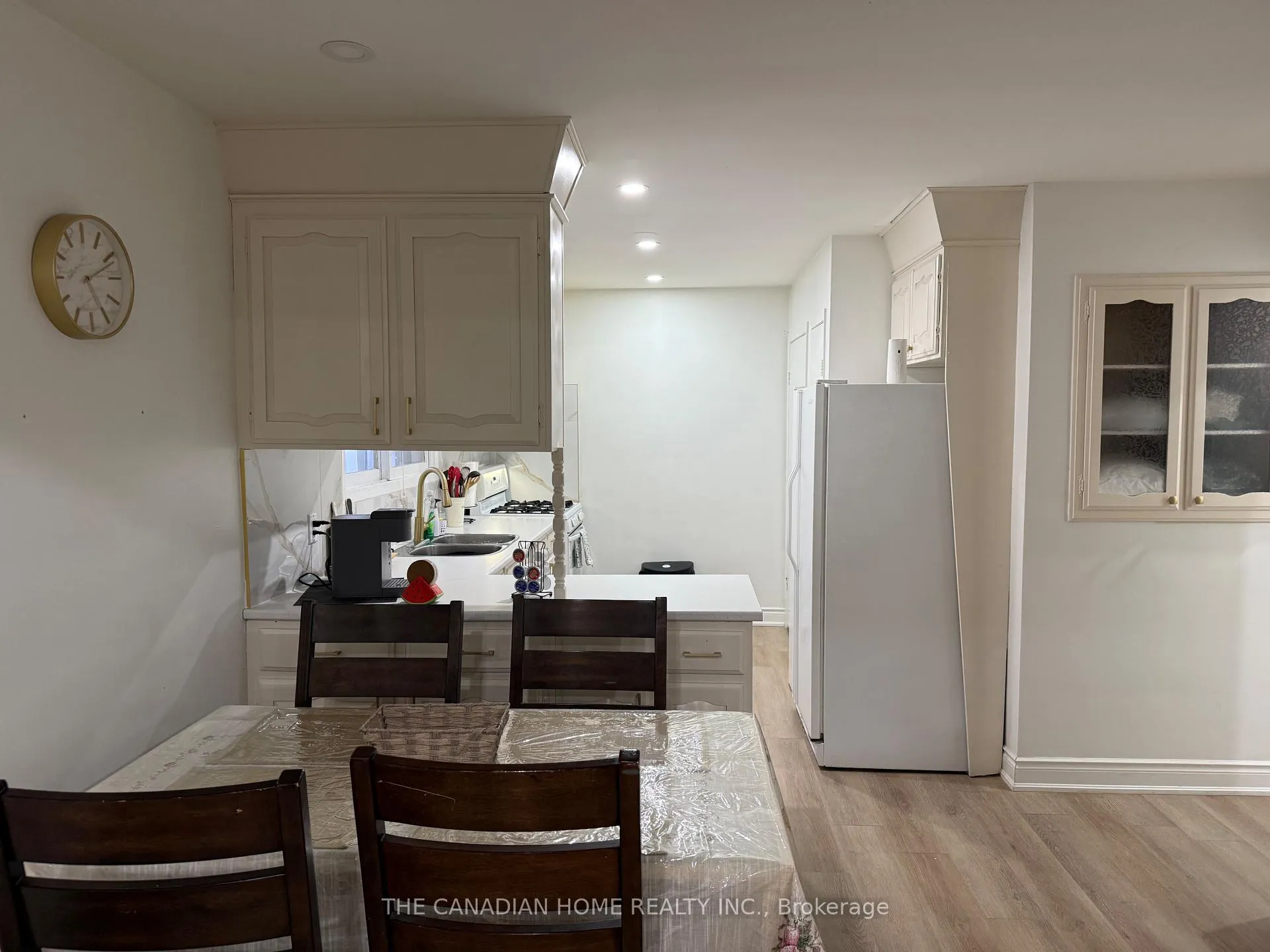 Photo 12 of 4041 Terrace Avenue, Niagara Falls, Downtown — HOMEH
