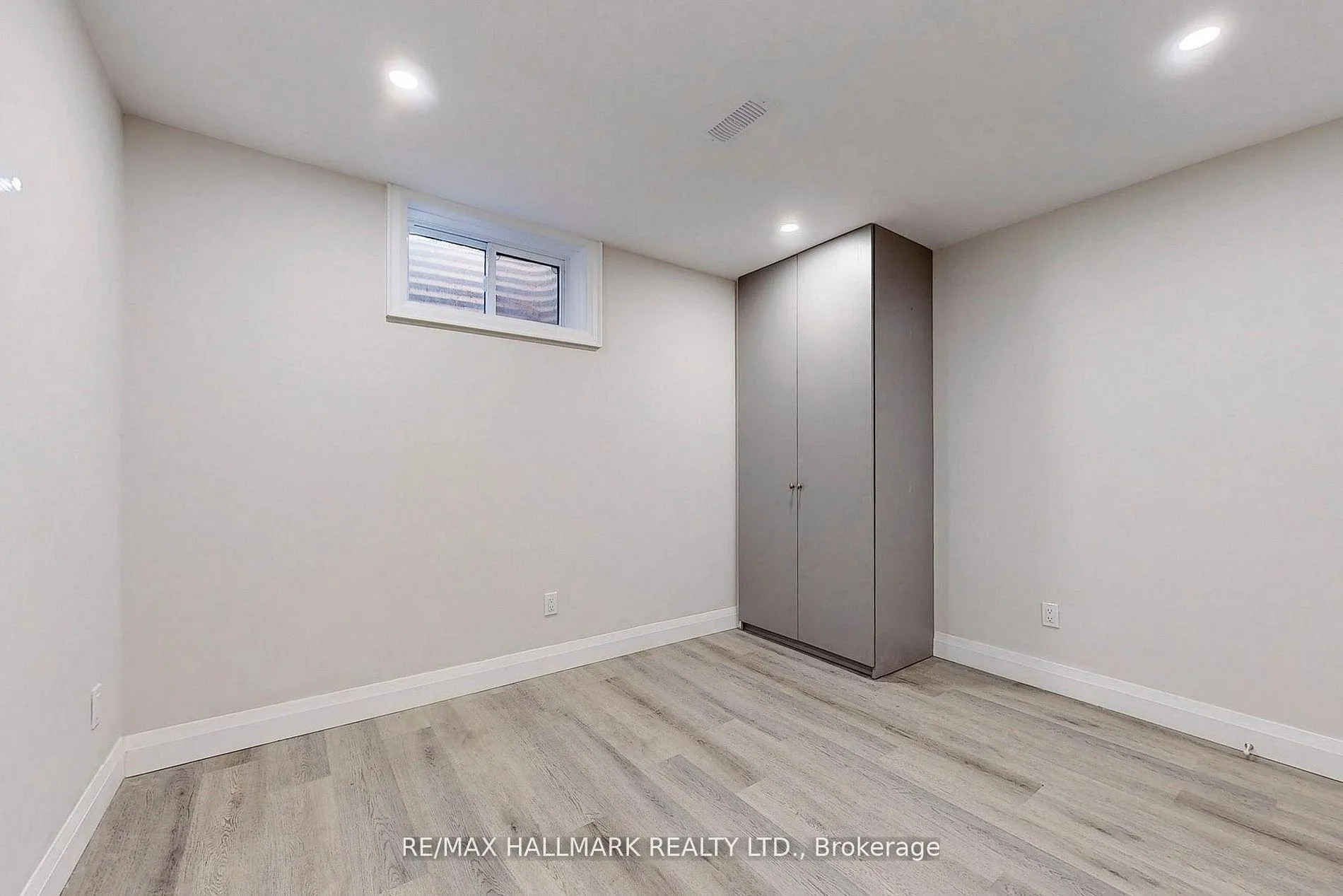 Photo 9 of Unit Lower, 36 Farley Crescent, Etobicoke, Willowridge-Martingrove-Richview — HOMEH
