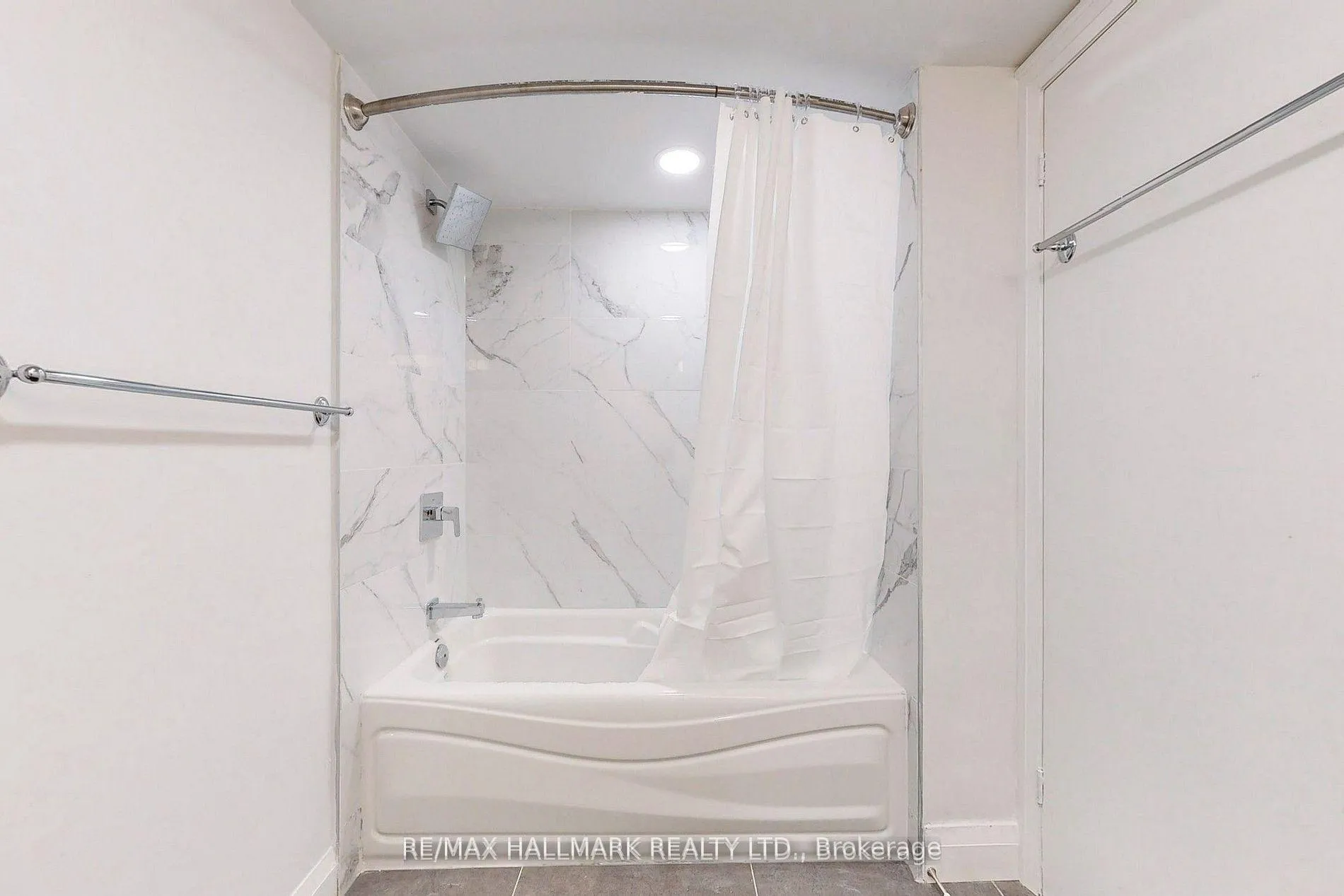 Photo 11 of Unit Lower, 36 Farley Crescent, Etobicoke, Willowridge-Martingrove-Richview — HOMEH