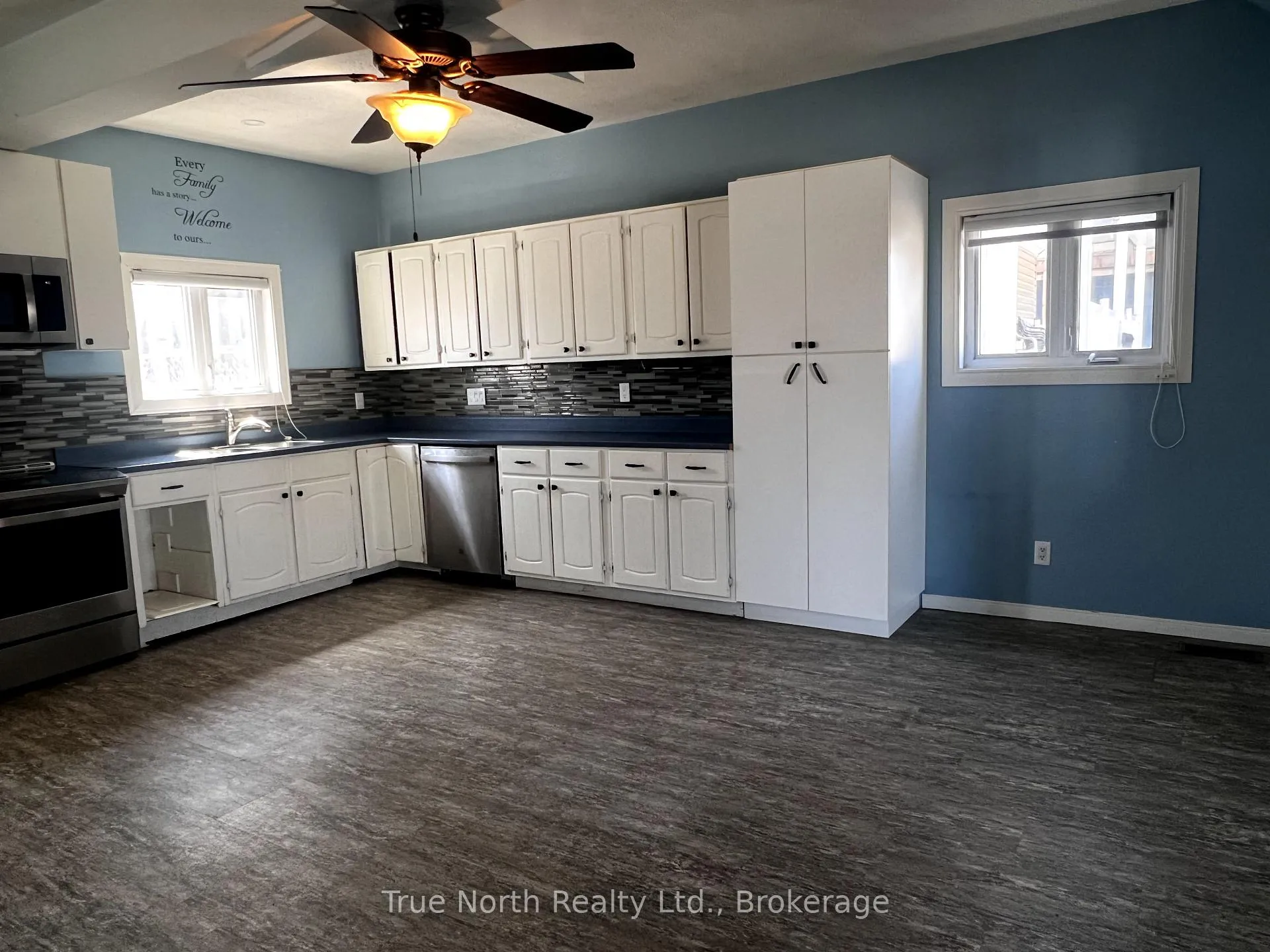 Photo 2 of 20 Kolb Avenue, Kapuskasing — HOMEH