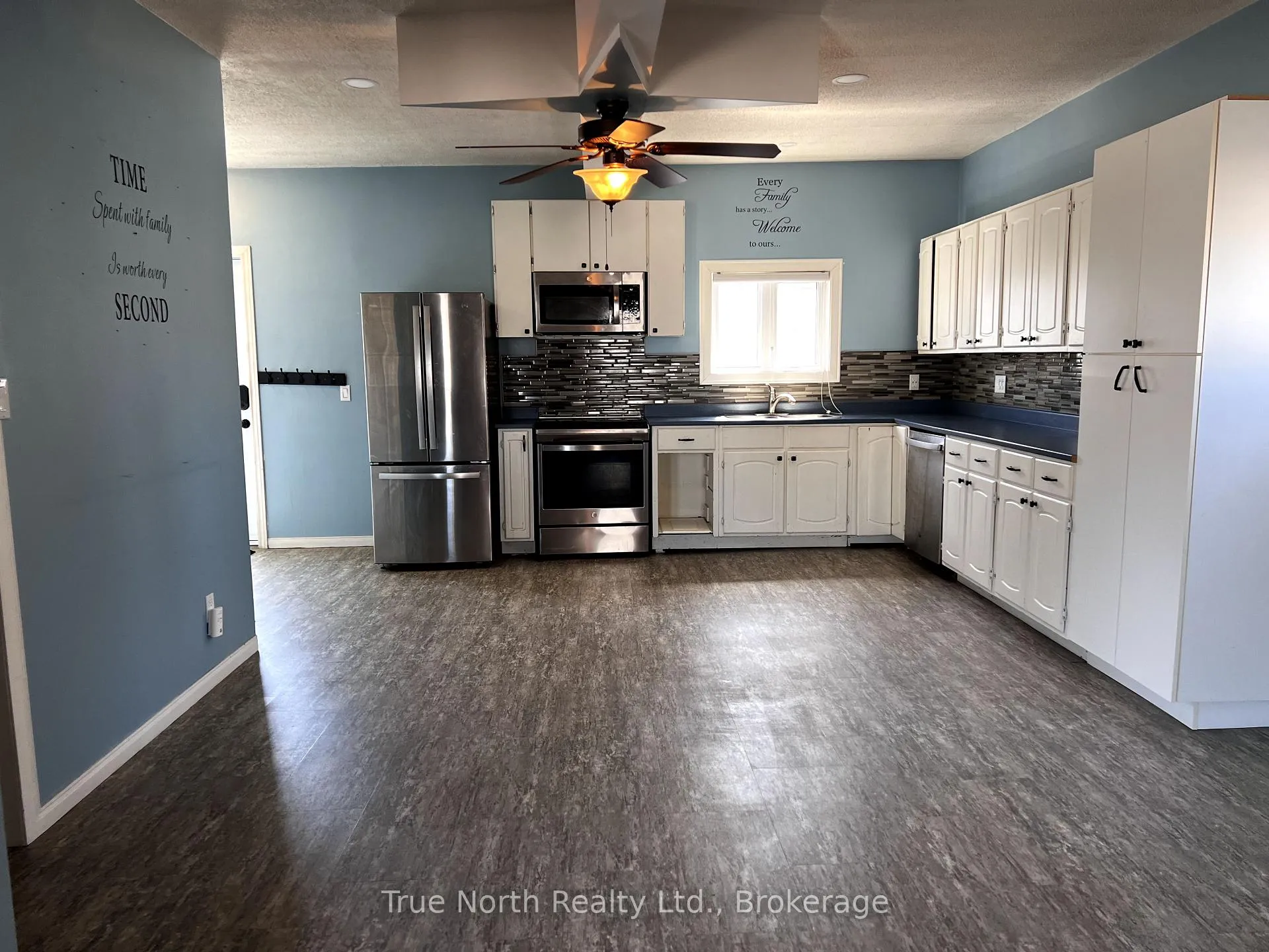 Photo 5 of 20 Kolb Avenue, Kapuskasing — HOMEH