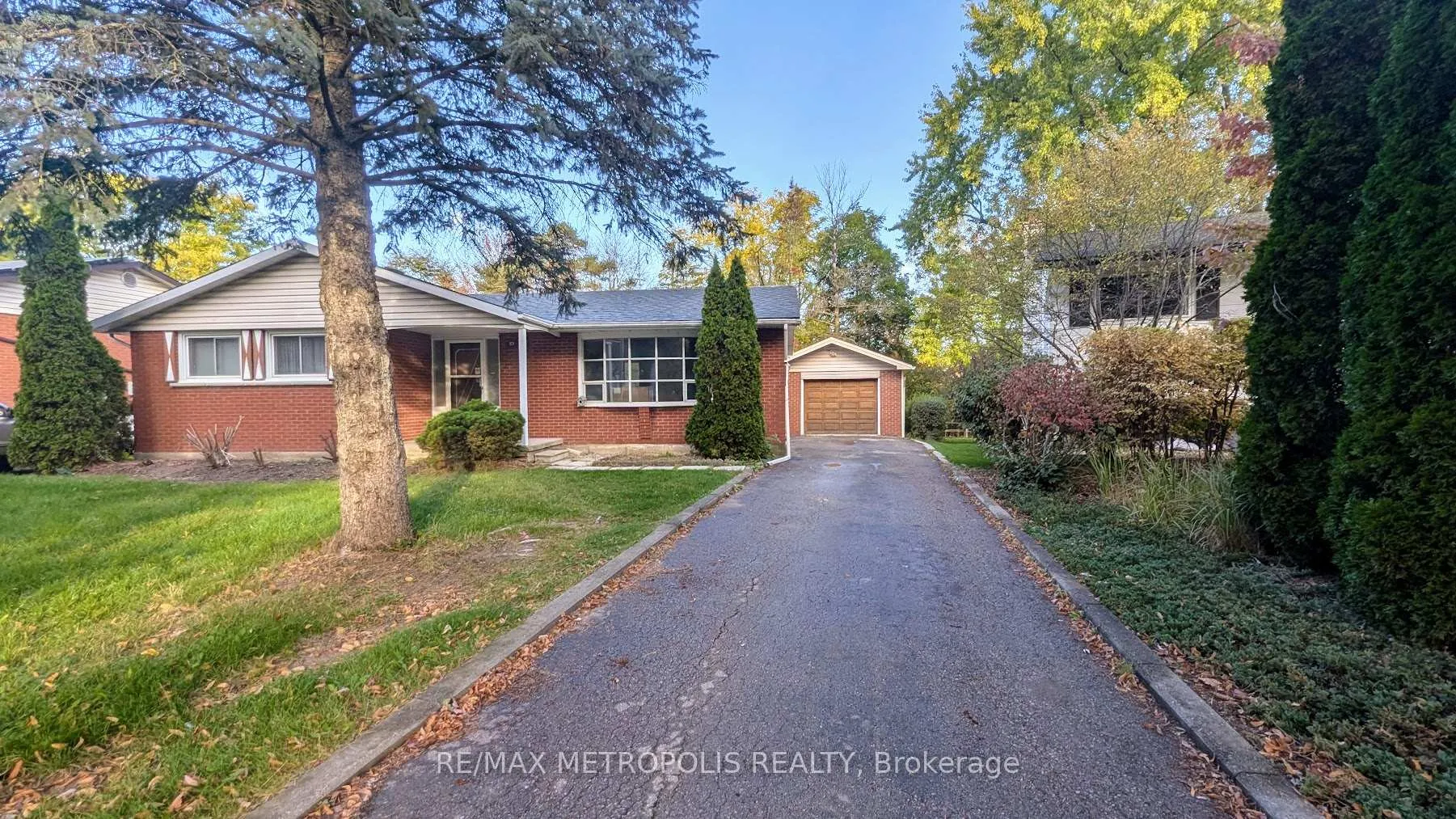 Photo 1 of 83 Longwood Drive, Waterloo, Lakeshore Village — HOMEH
