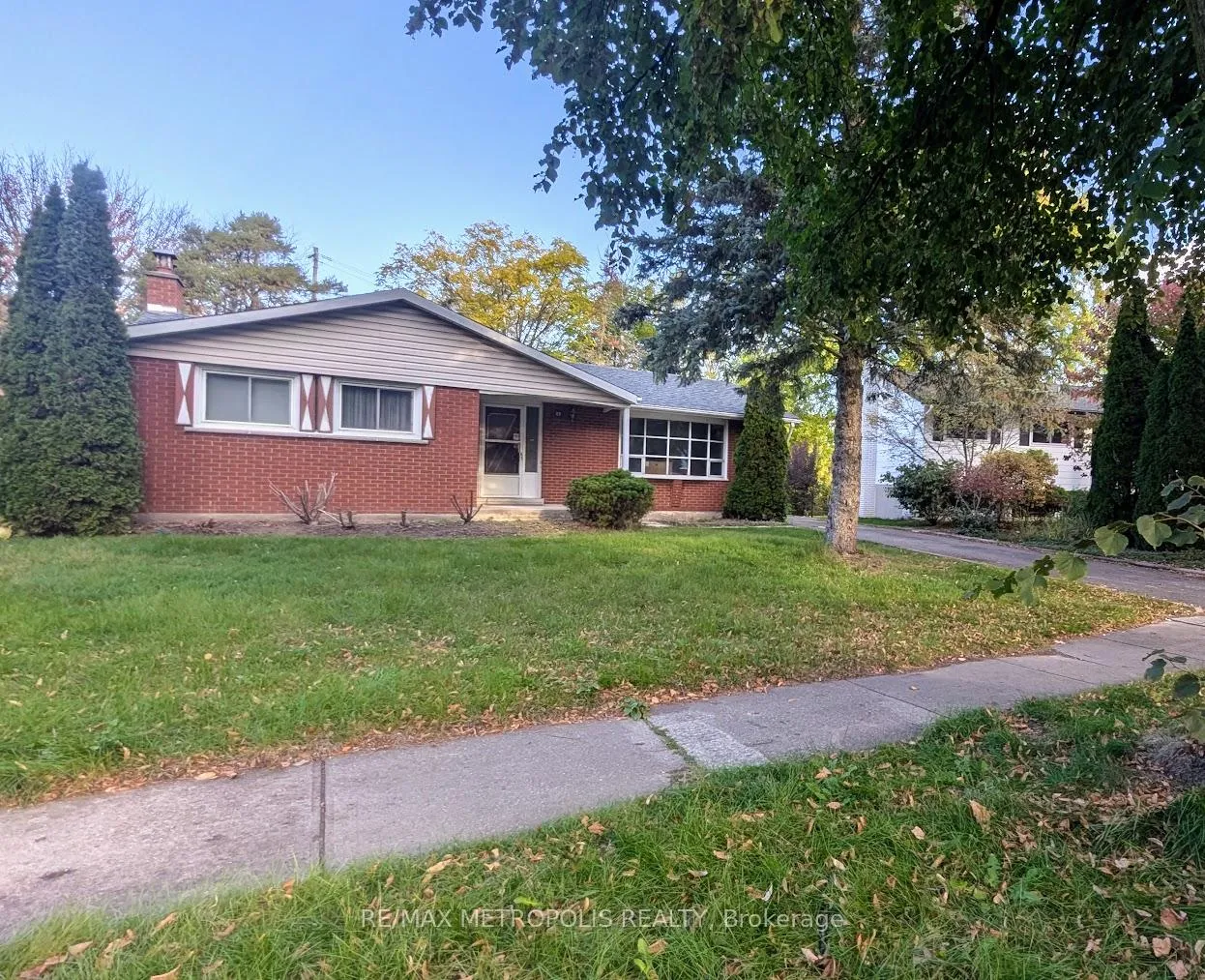 Photo 2 of 83 Longwood Drive, Waterloo, Lakeshore Village — HOMEH