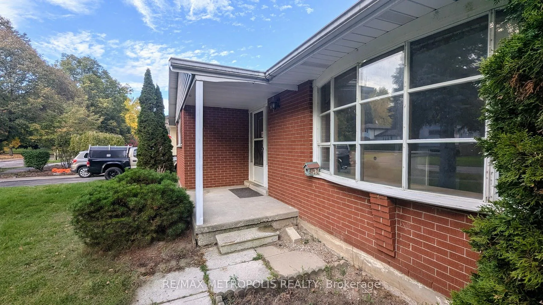 Photo 3 of 83 Longwood Drive, Waterloo, Lakeshore Village — HOMEH