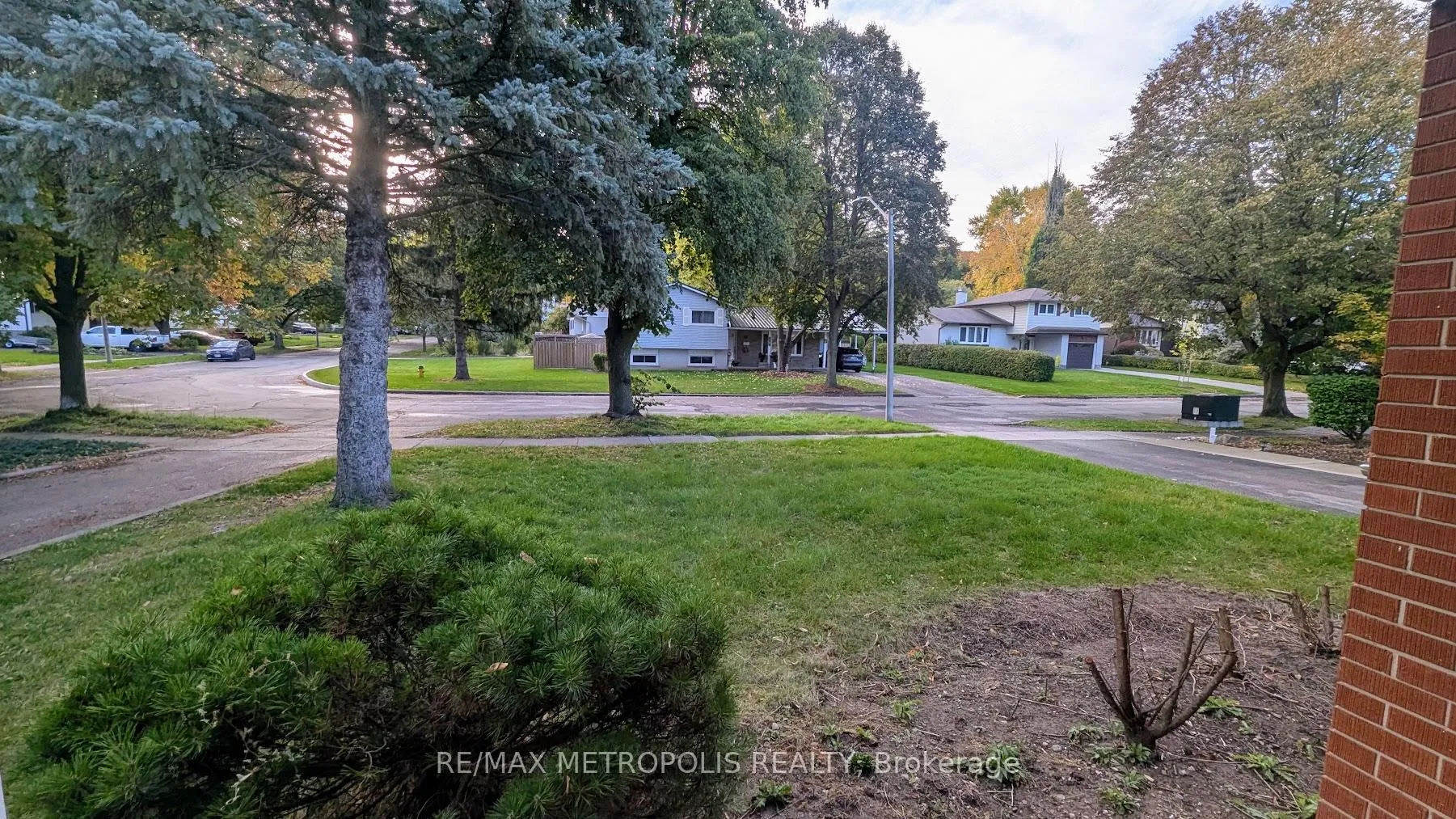 Photo 4 of 83 Longwood Drive, Waterloo, Lakeshore Village — HOMEH
