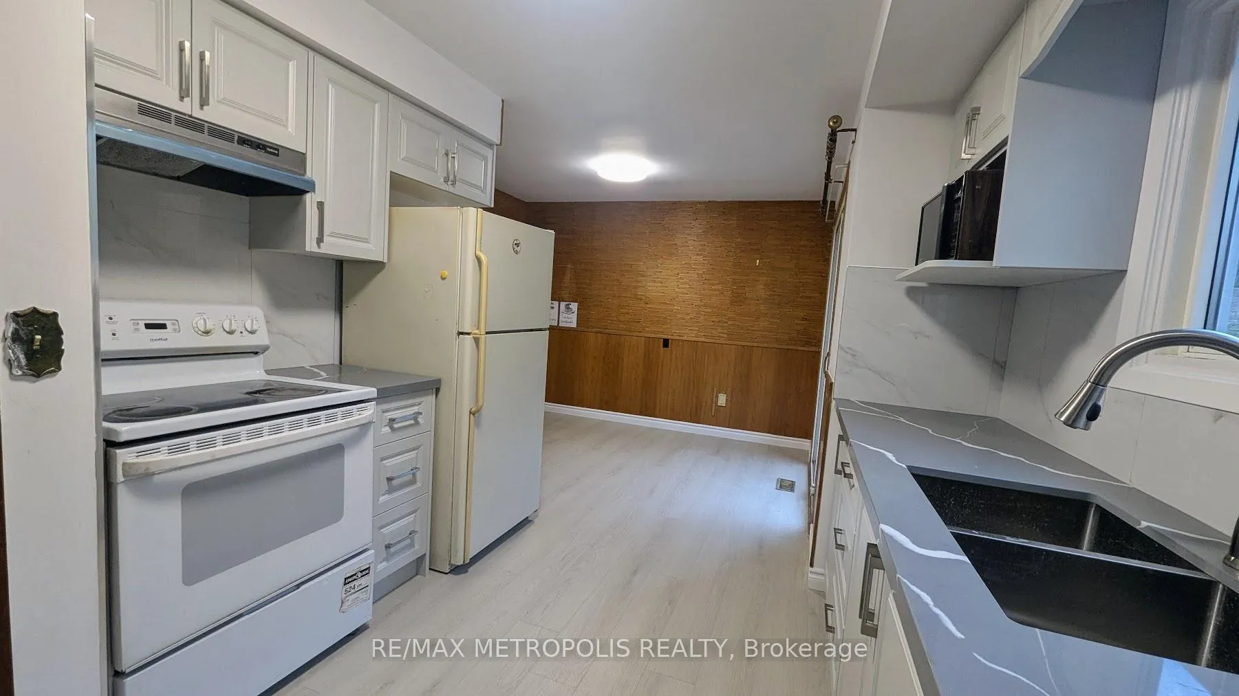 Photo 8 of 83 Longwood Drive, Waterloo, Lakeshore Village — HOMEH