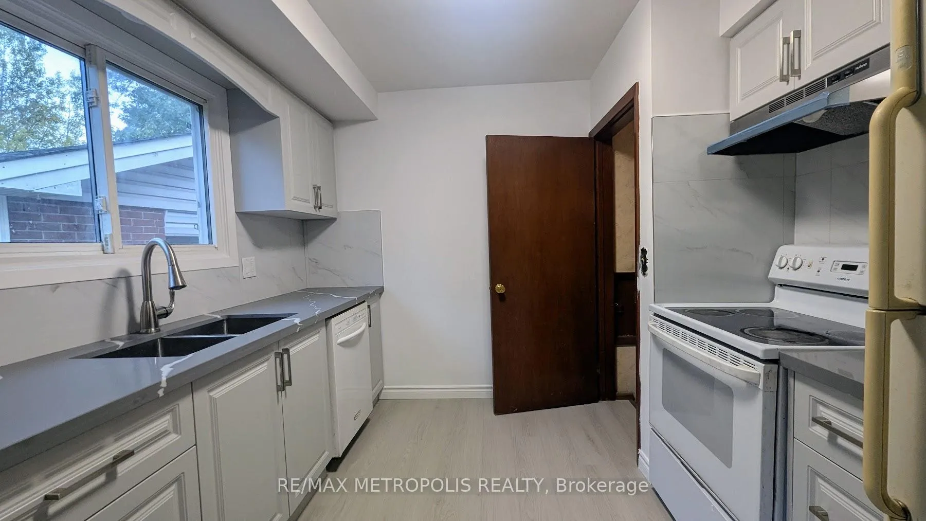 Photo 9 of 83 Longwood Drive, Waterloo, Lakeshore Village — HOMEH