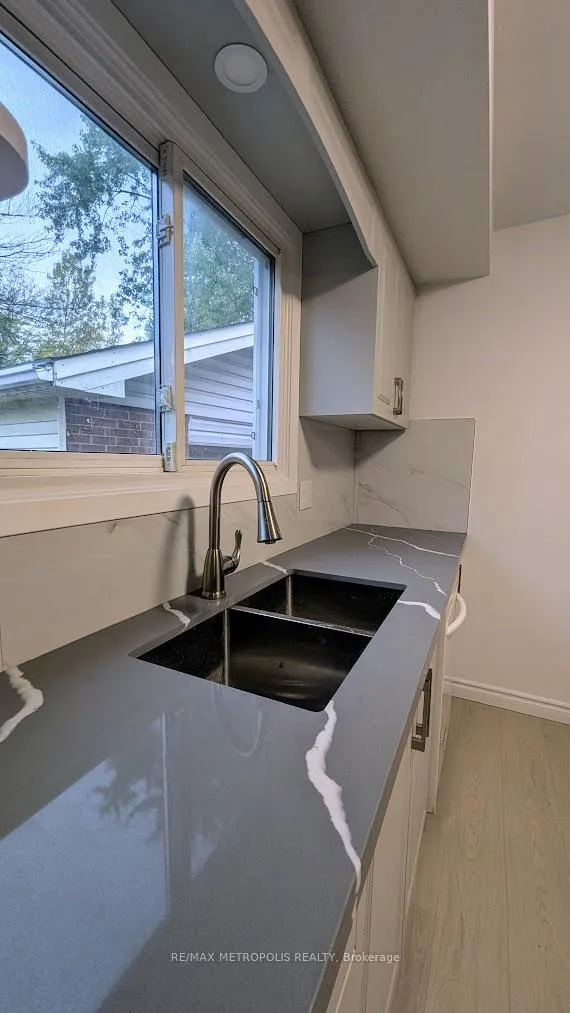 Photo 10 of 83 Longwood Drive, Waterloo, Lakeshore Village — HOMEH