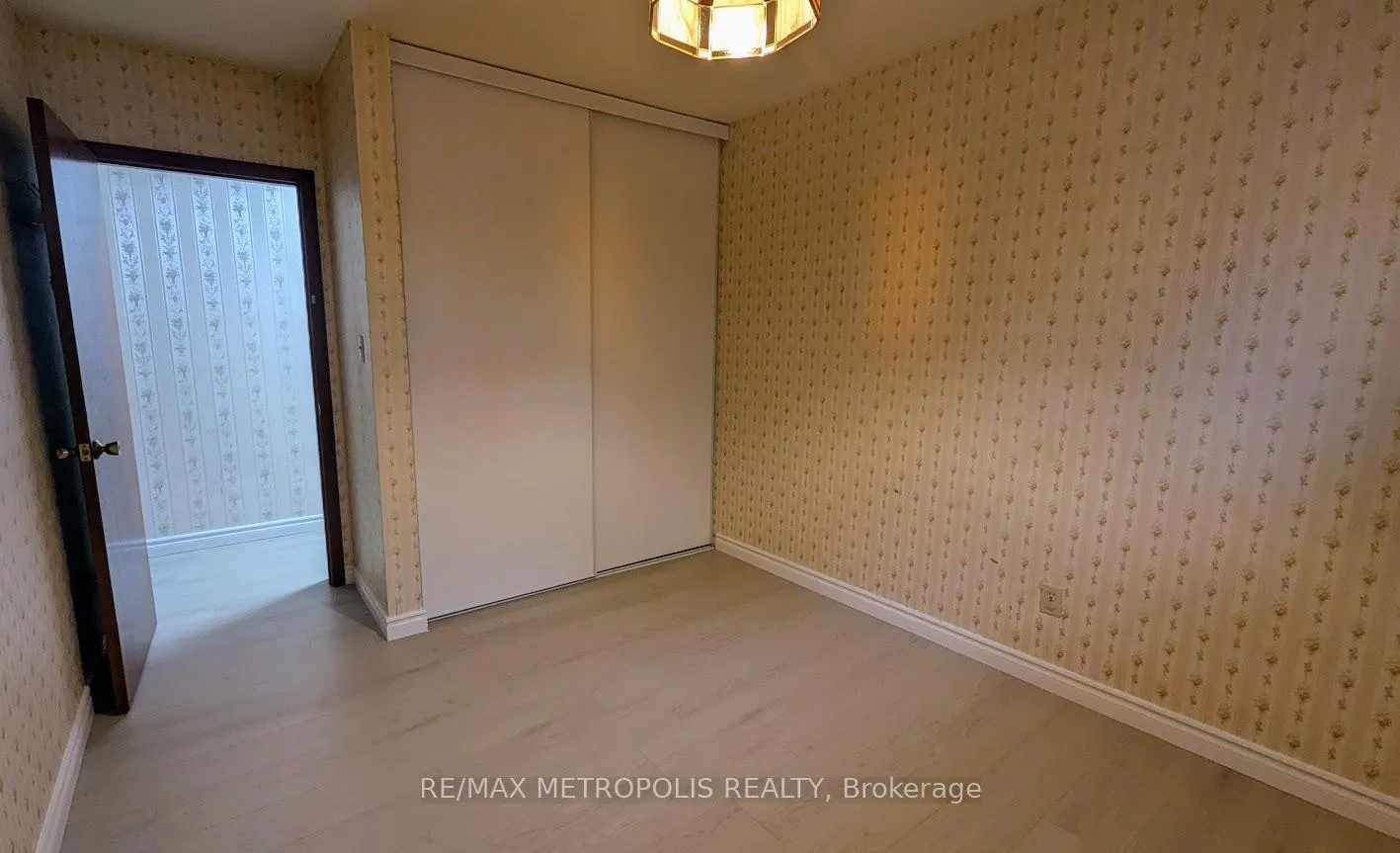 Photo 36 of 83 Longwood Drive, Waterloo, Lakeshore Village — HOMEH