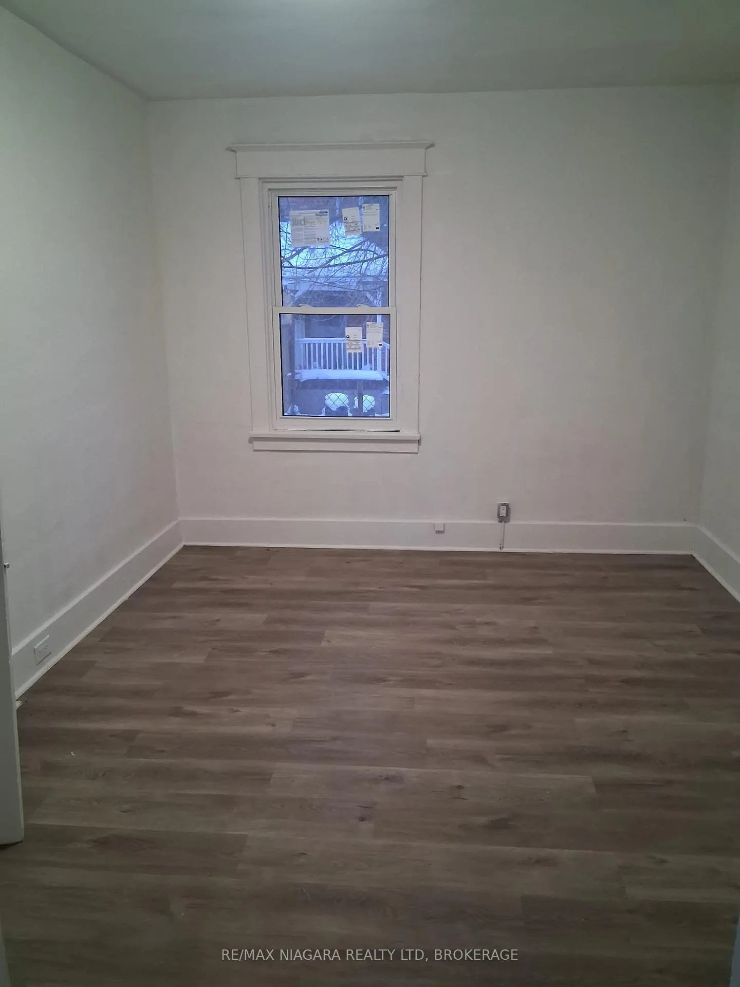 Photo 2 of 4916 Huron Street, Niagara Falls, Cherrywood — HOMEH