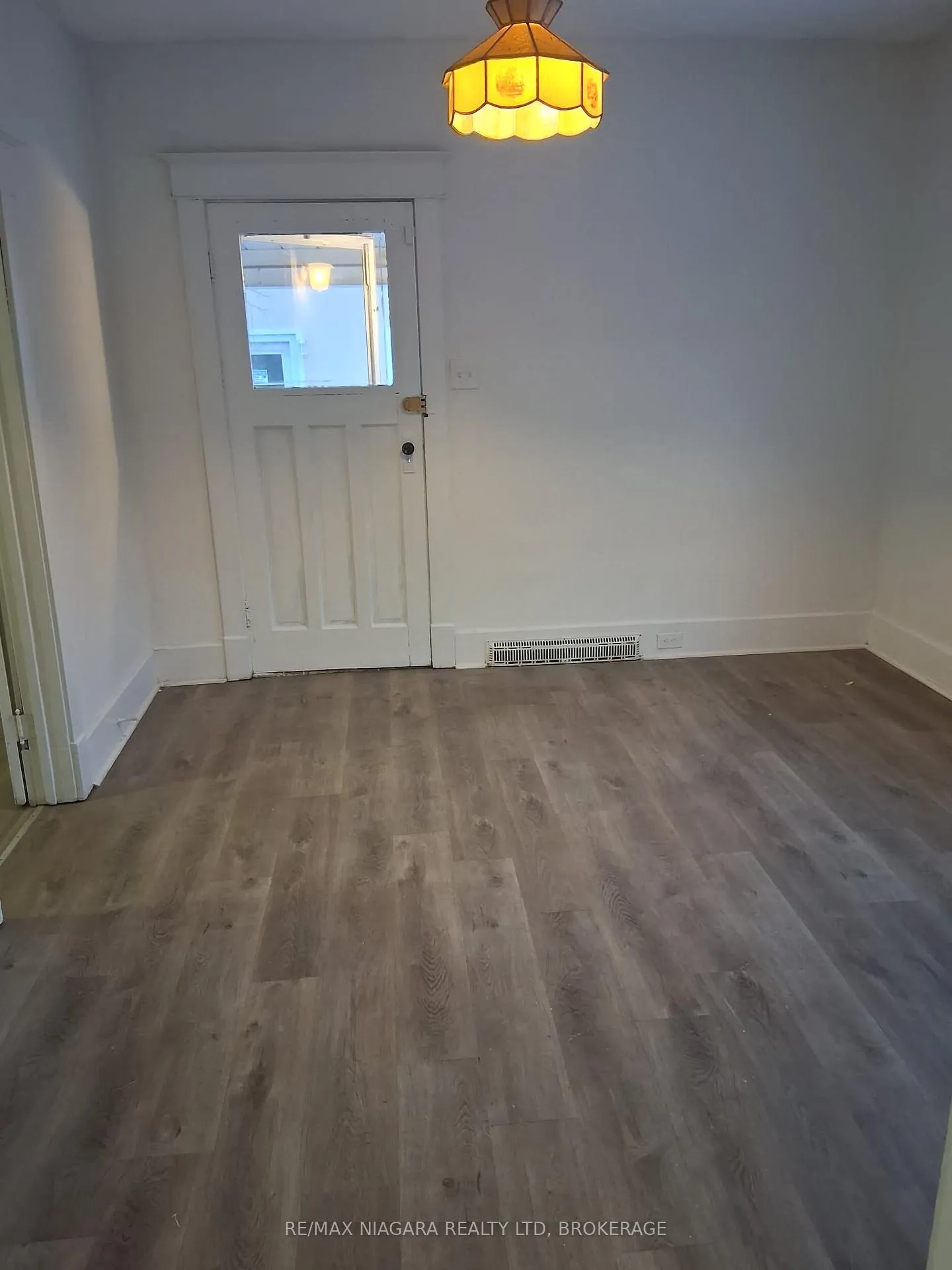 Photo 4 of 4916 Huron Street, Niagara Falls, Cherrywood — HOMEH