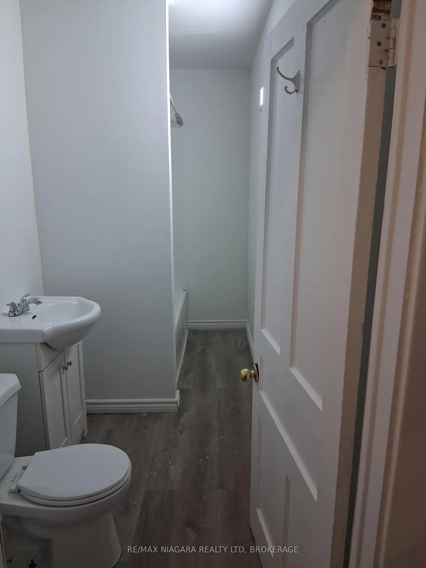 Photo 5 of 4916 Huron Street, Niagara Falls, Cherrywood — HOMEH