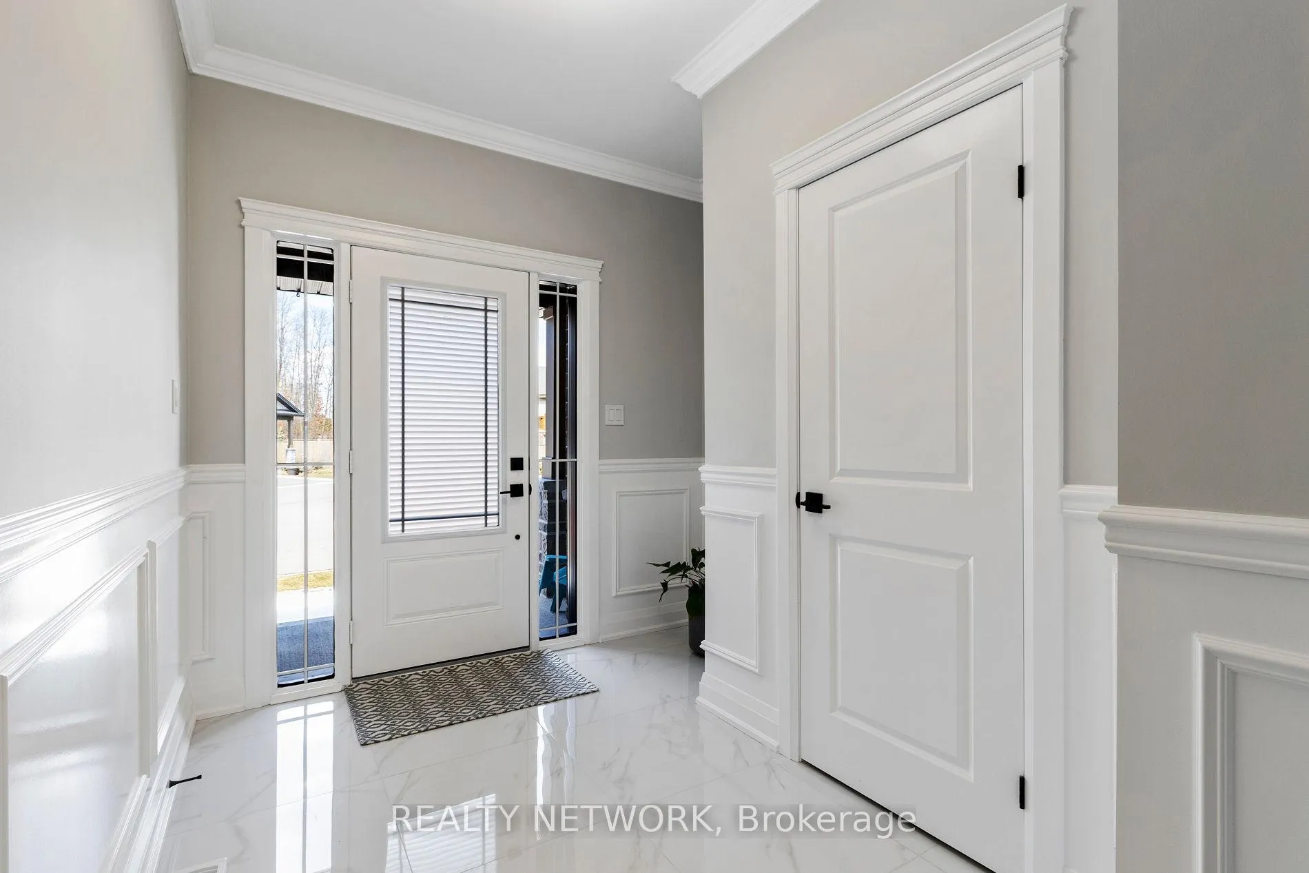 Photo 4 of 24 Tamarack Way, Norfolk, Simcoe — HOMEH