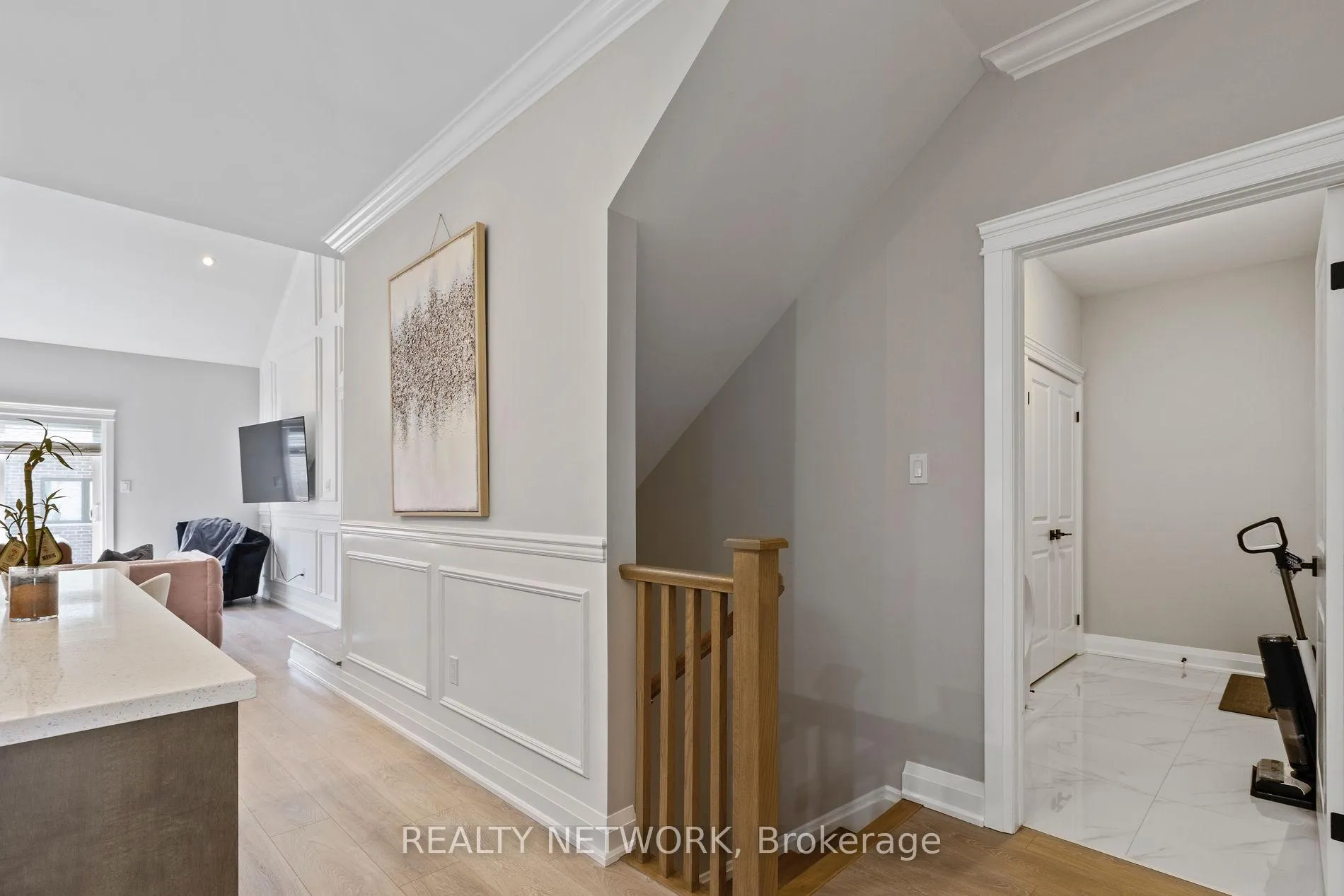 Photo 14 of 24 Tamarack Way, Norfolk, Simcoe — HOMEH