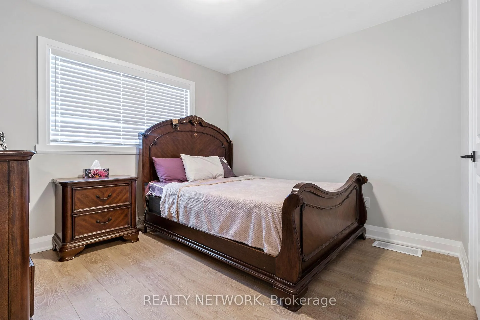Photo 25 of 24 Tamarack Way, Norfolk, Simcoe — HOMEH