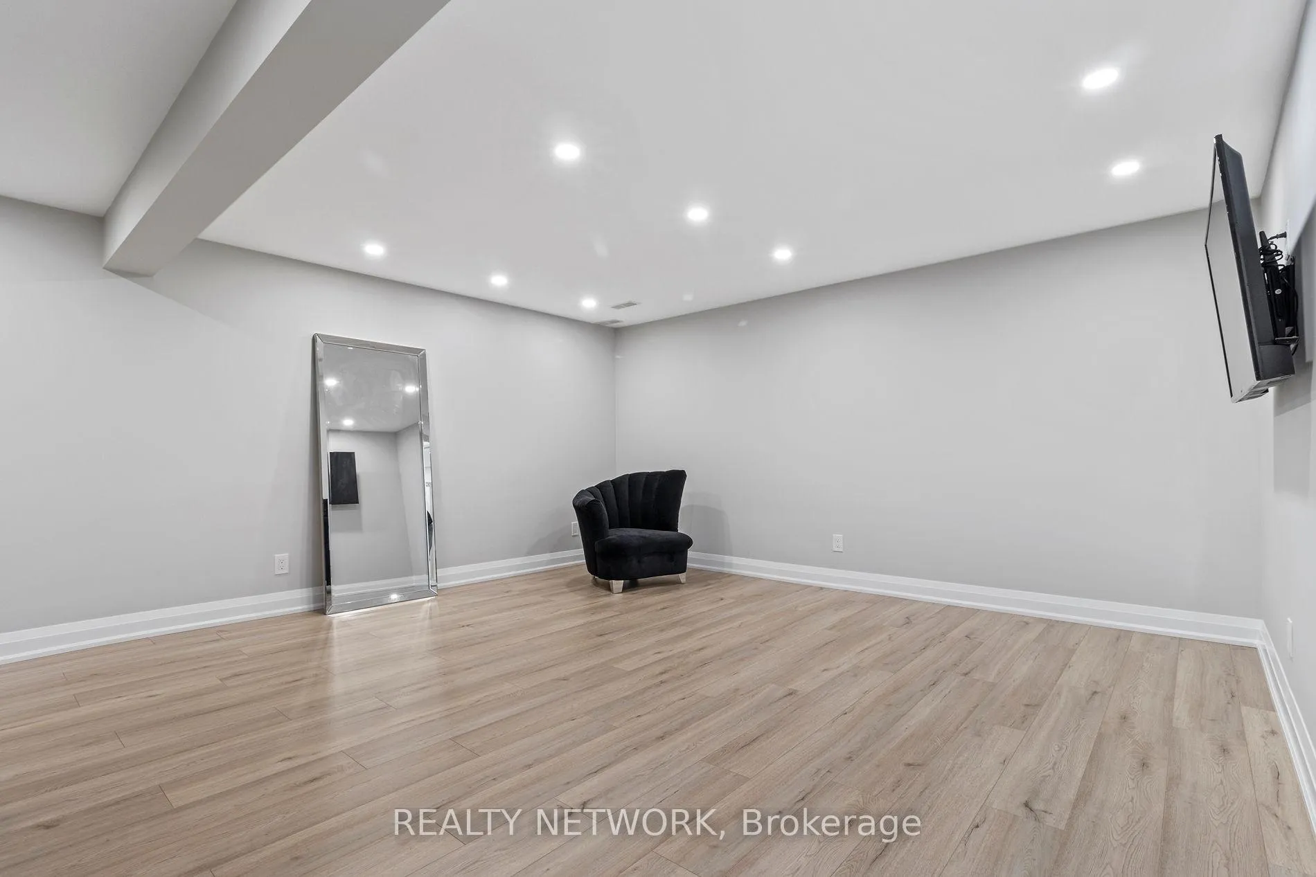 Photo 27 of 24 Tamarack Way, Norfolk, Simcoe — HOMEH
