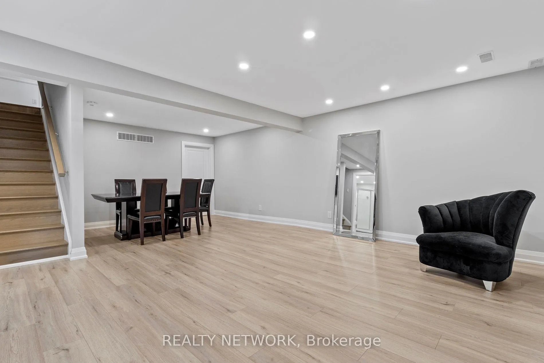 Photo 28 of 24 Tamarack Way, Norfolk, Simcoe — HOMEH