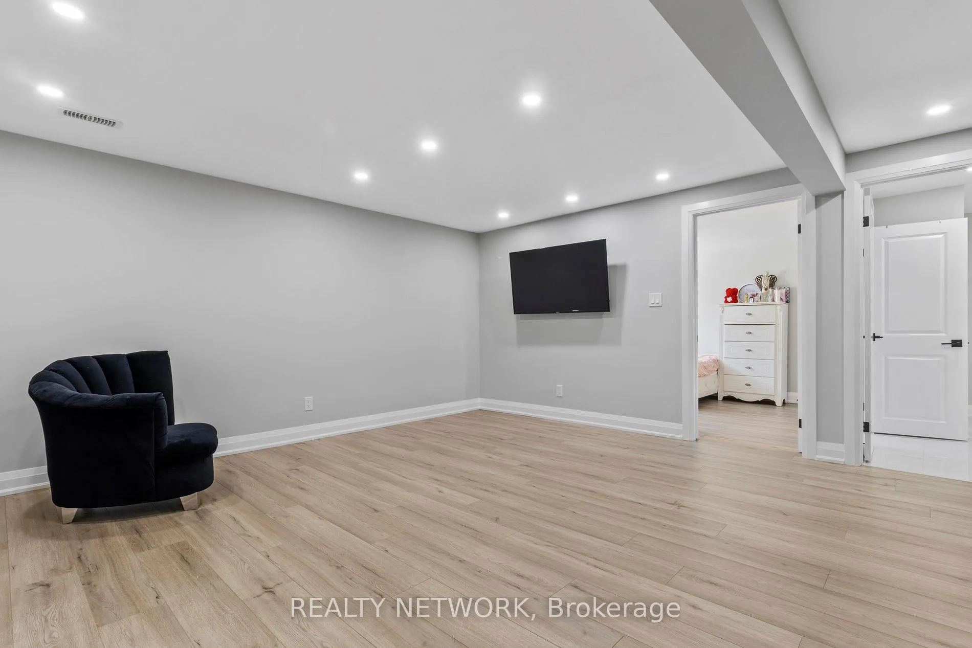 Photo 30 of 24 Tamarack Way, Norfolk, Simcoe — HOMEH