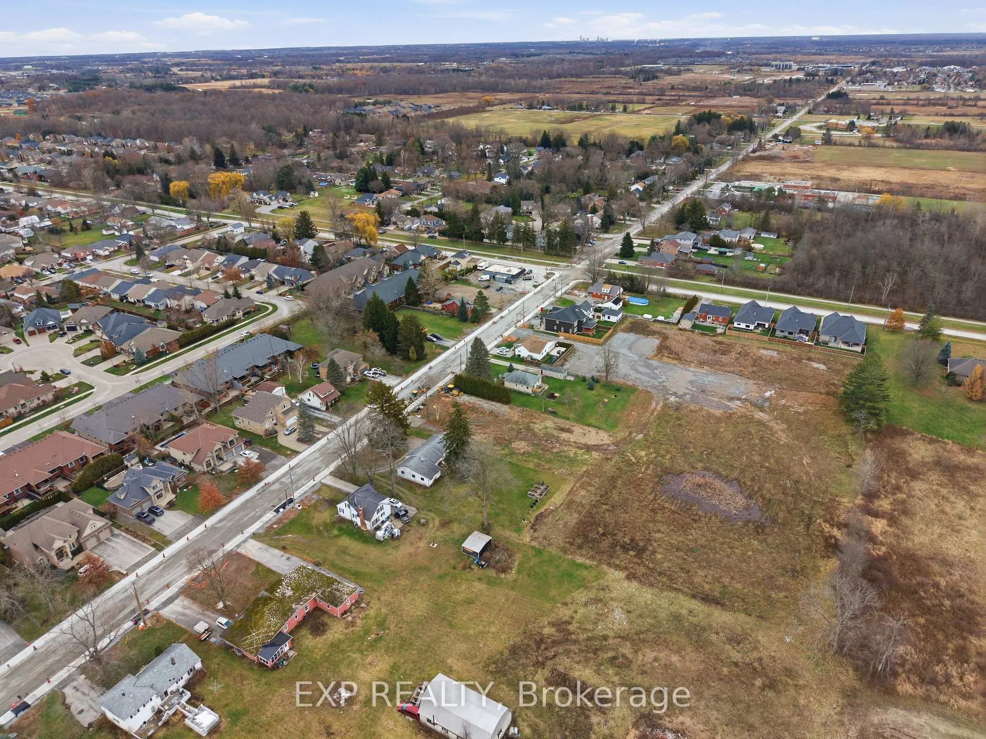 Photo 3 of 715 Quaker Road, Pelham, Fonthill — HOMEH