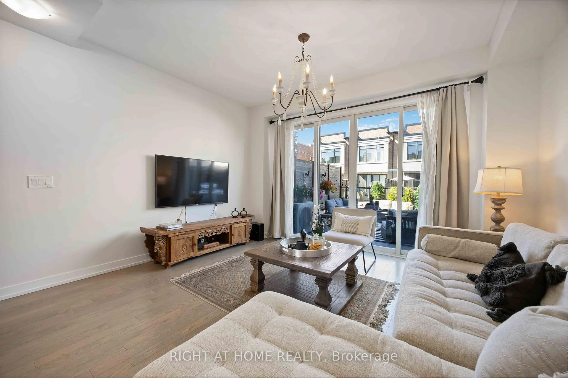Photo 4 of 50 Troon Avenue, Vaughan, Rural Vaughan — HOMEH