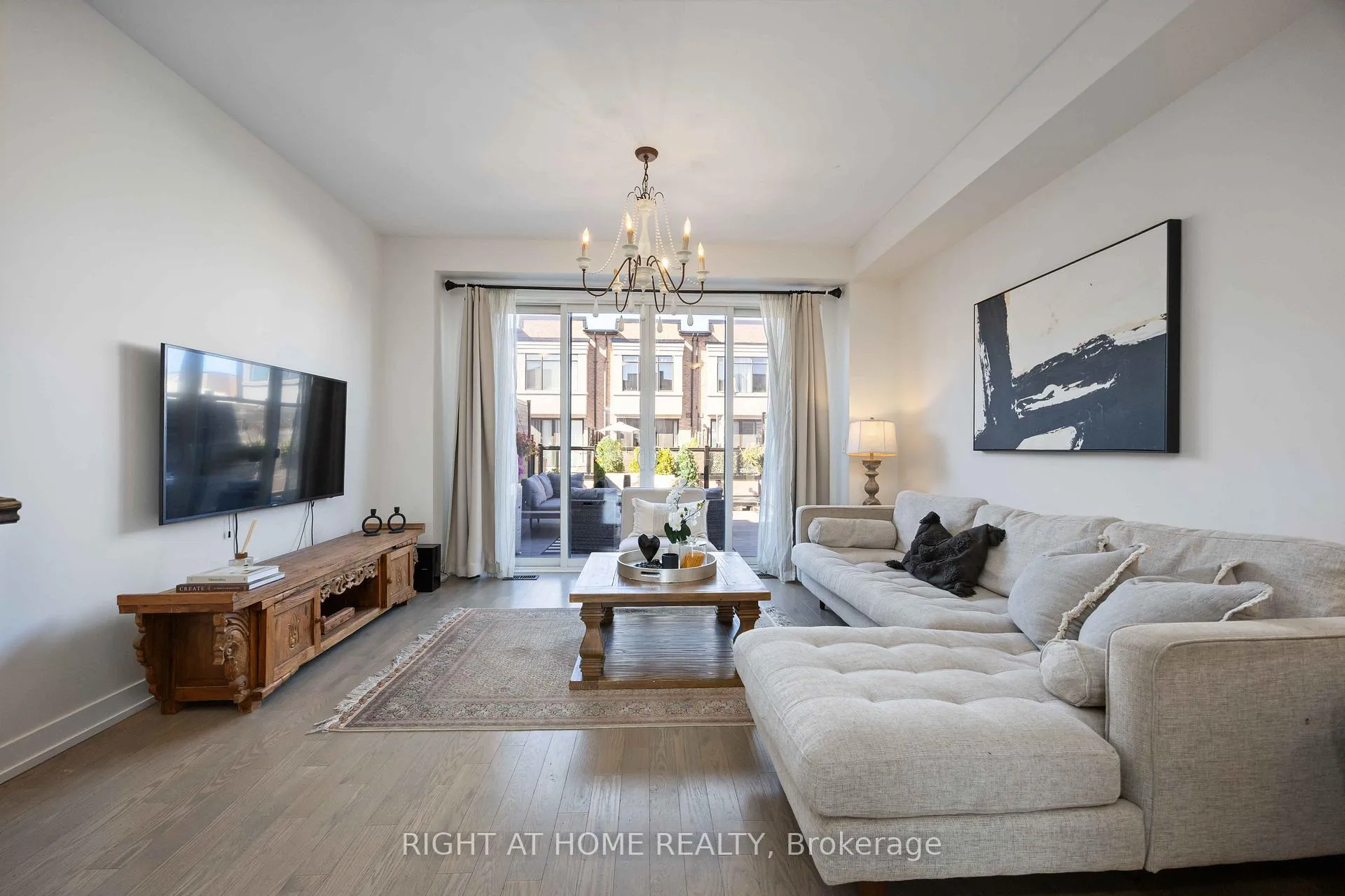 Photo 5 of 50 Troon Avenue, Vaughan, Rural Vaughan — HOMEH