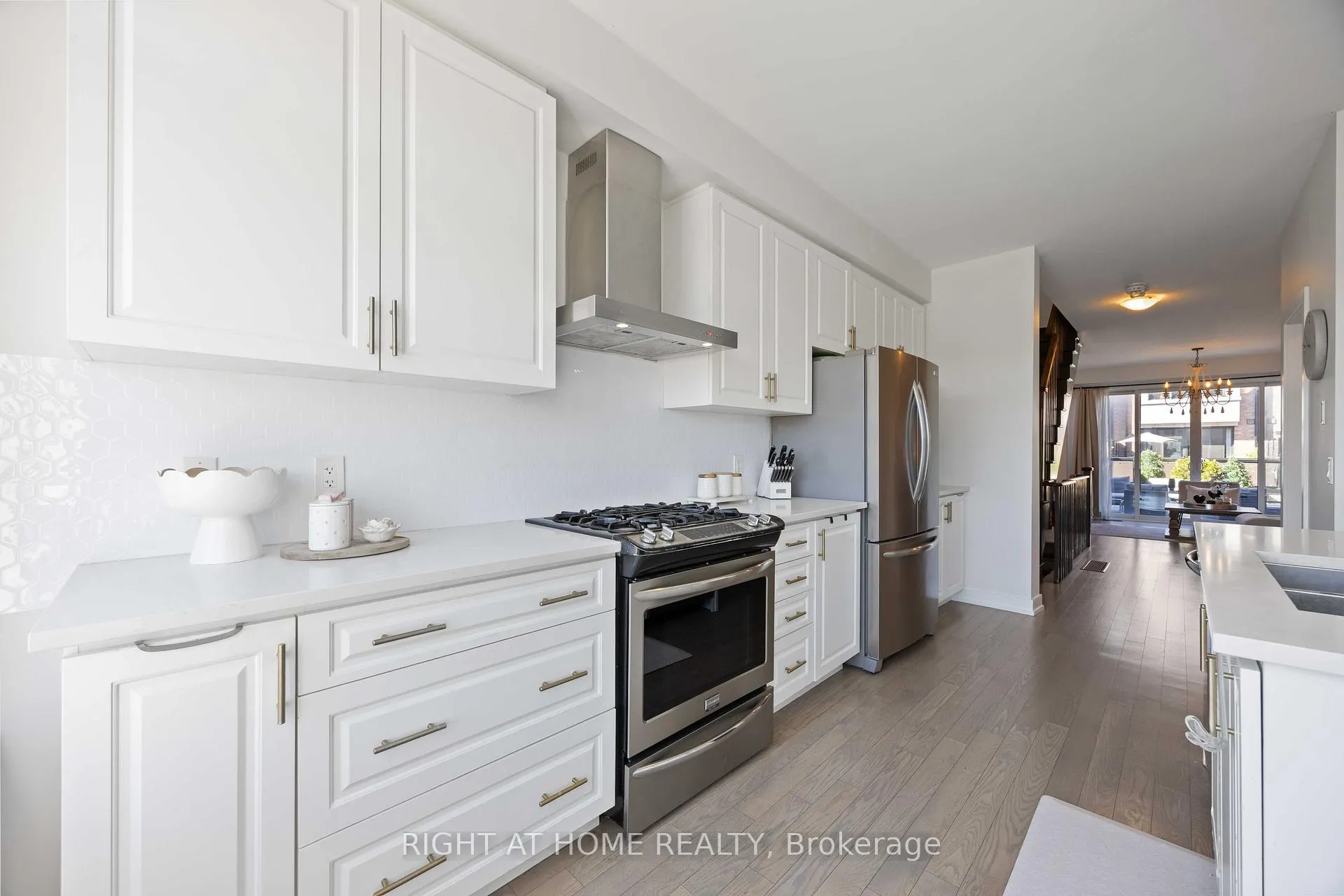 Photo 10 of 50 Troon Avenue, Vaughan, Rural Vaughan — HOMEH