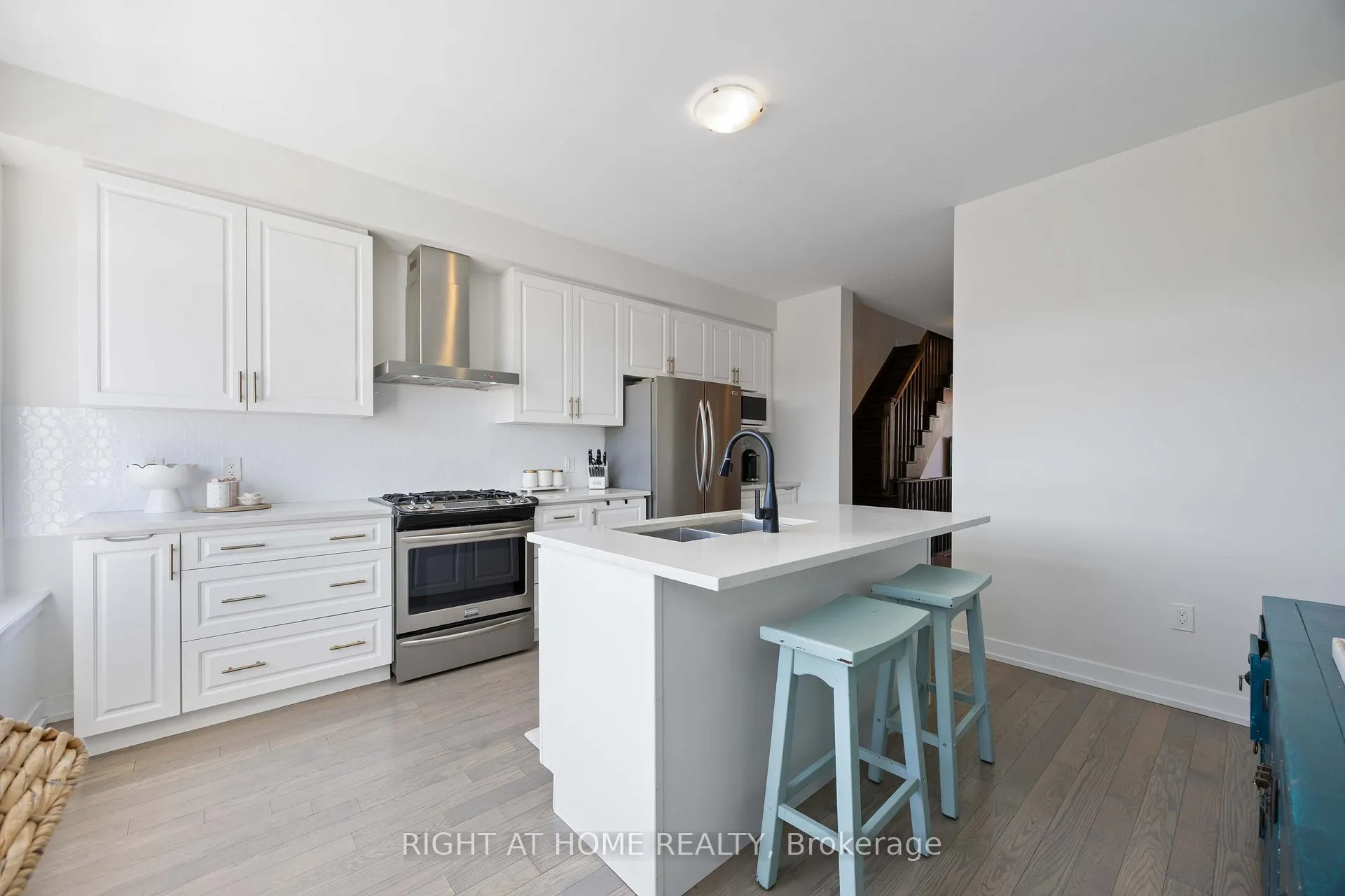 Photo 12 of 50 Troon Avenue, Vaughan, Rural Vaughan — HOMEH