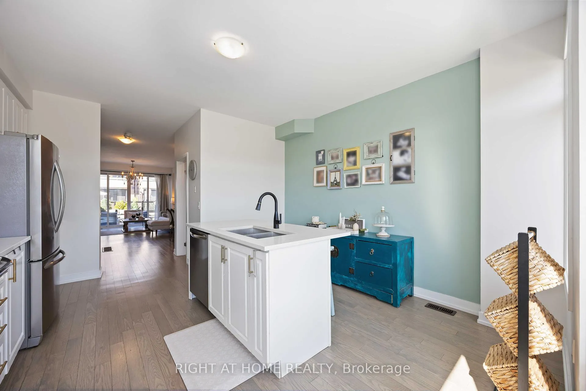 Photo 13 of 50 Troon Avenue, Vaughan, Rural Vaughan — HOMEH