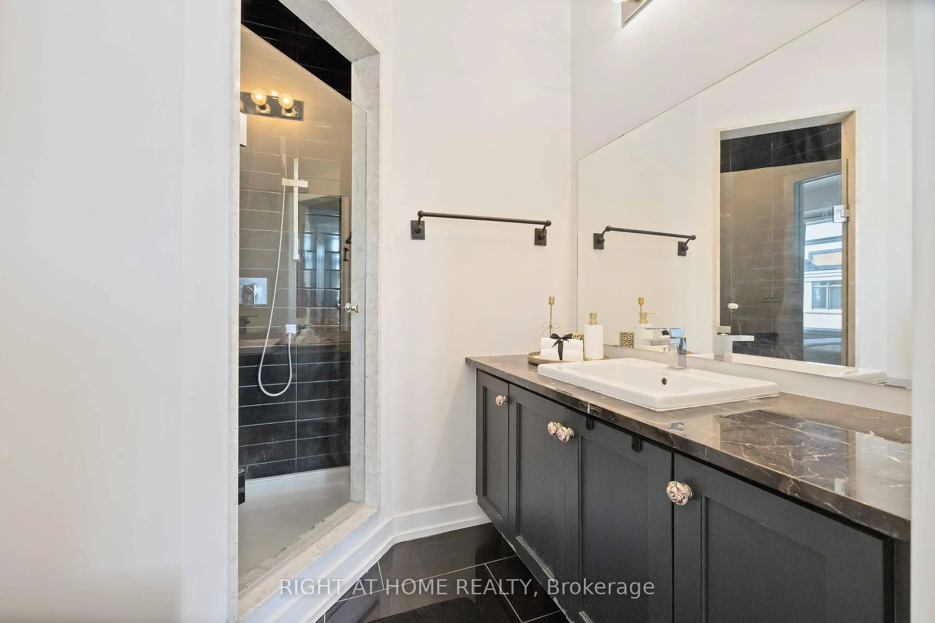 Photo 18 of 50 Troon Avenue, Vaughan, Rural Vaughan — HOMEH