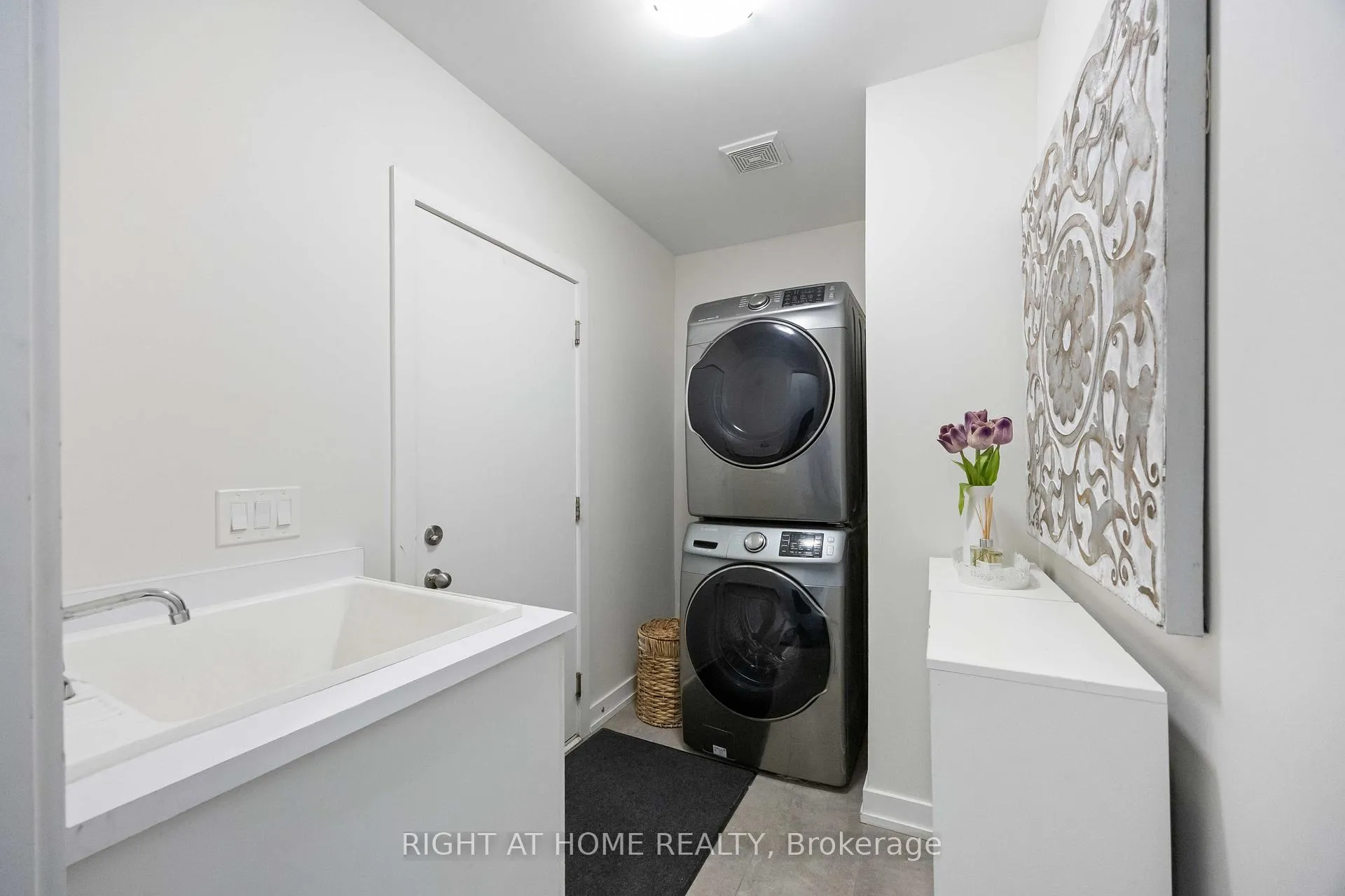 Photo 24 of 50 Troon Avenue, Vaughan, Rural Vaughan — HOMEH