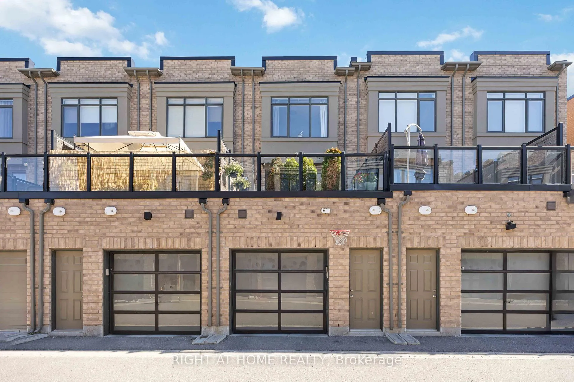 Photo 25 of 50 Troon Avenue, Vaughan, Rural Vaughan — HOMEH