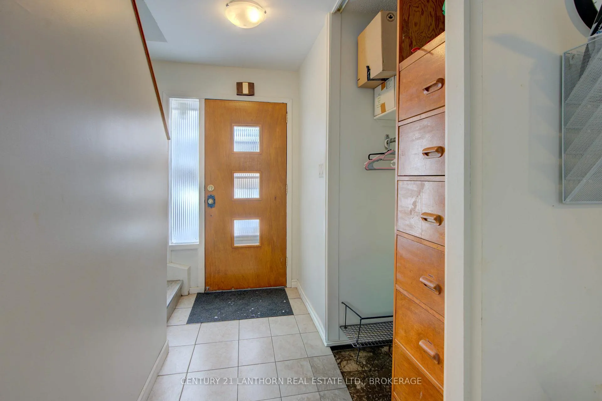 Photo 5 of 6 Woodstone Crescent, Kingston, Central City West — HOMEH