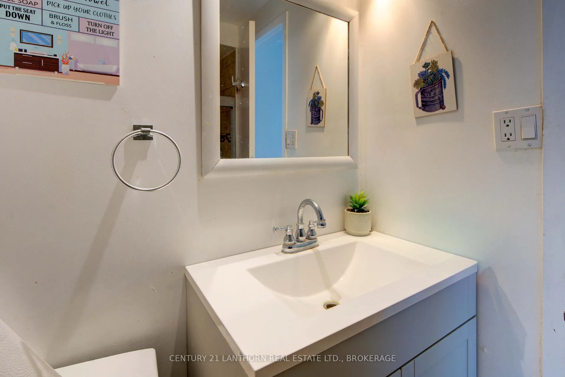 Photo 9 of 6 Woodstone Crescent, Kingston, Central City West — HOMEH
