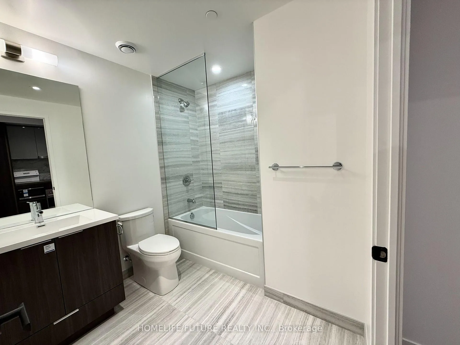 Photo 8 of Unit 5708, 8 Interchange Way, Vaughan, Vaughan Corporate Centre — HOMEH