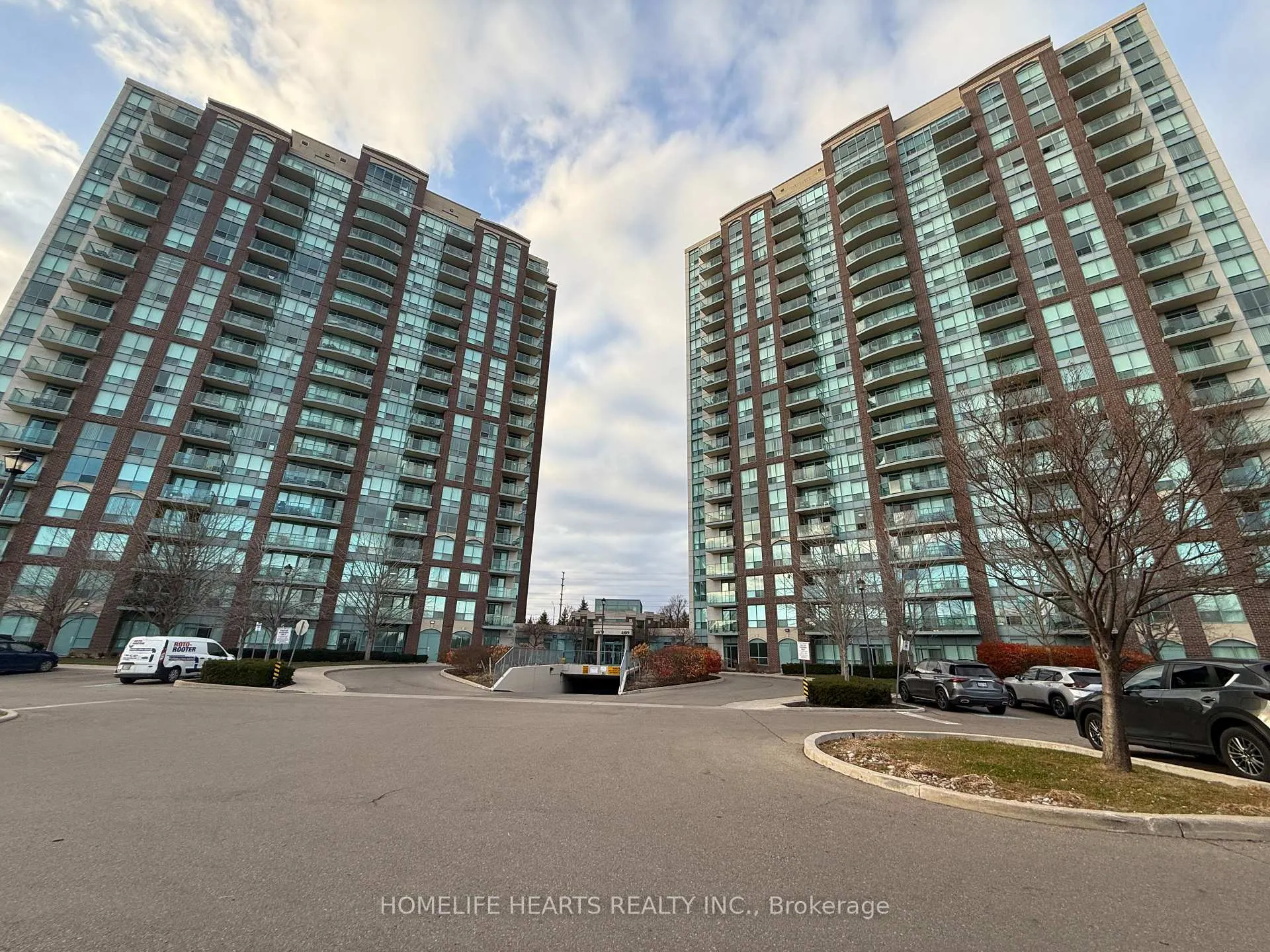 Front of Unit 104, 4889 Kimbermount Avenue