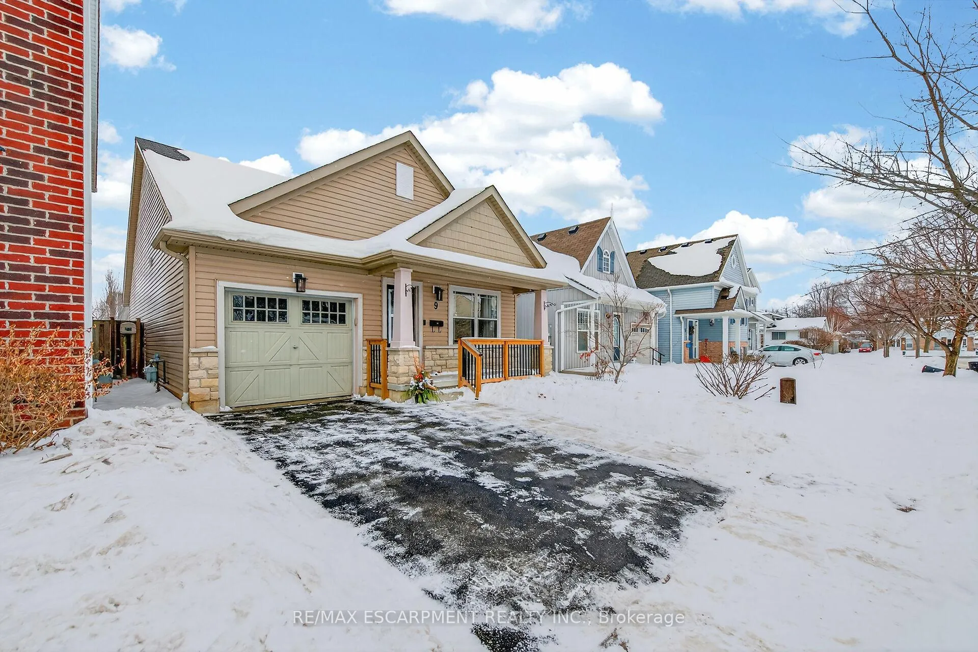 Photo 1 of 9 Chicory Crescent, St. Catharines, Haig — HOMEH