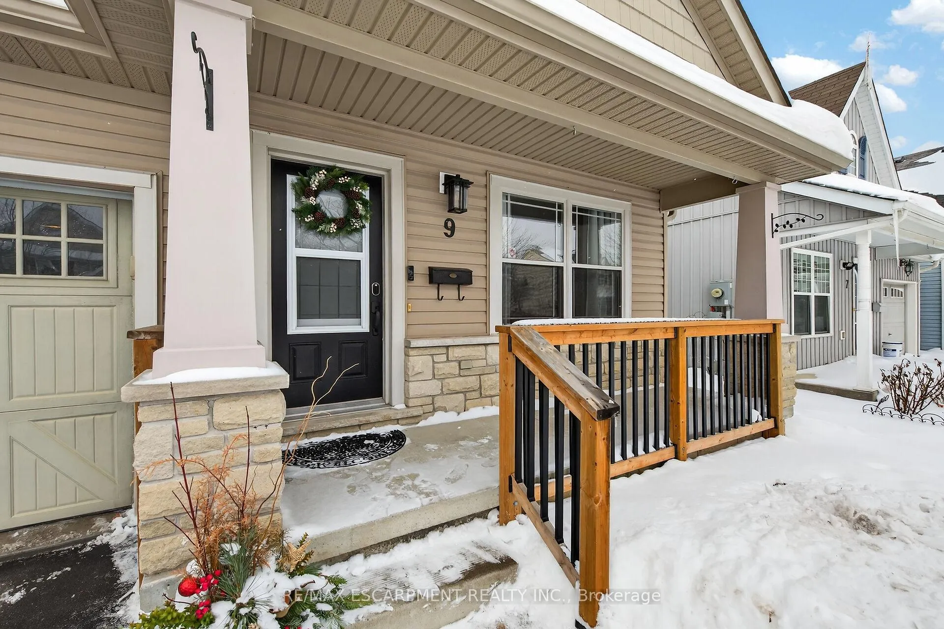 Photo 3 of 9 Chicory Crescent, St. Catharines, Haig — HOMEH