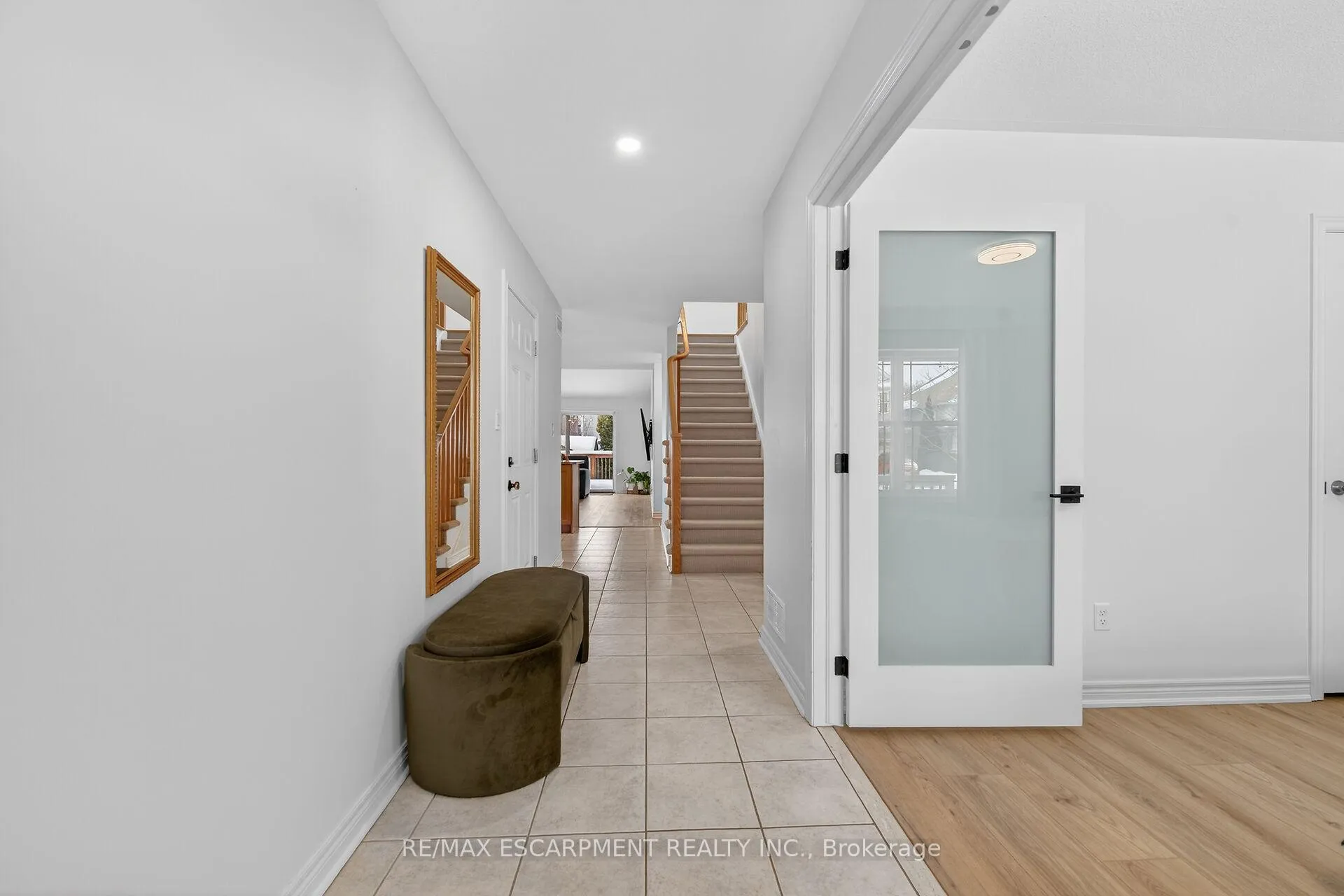 Photo 4 of 9 Chicory Crescent, St. Catharines, Haig — HOMEH