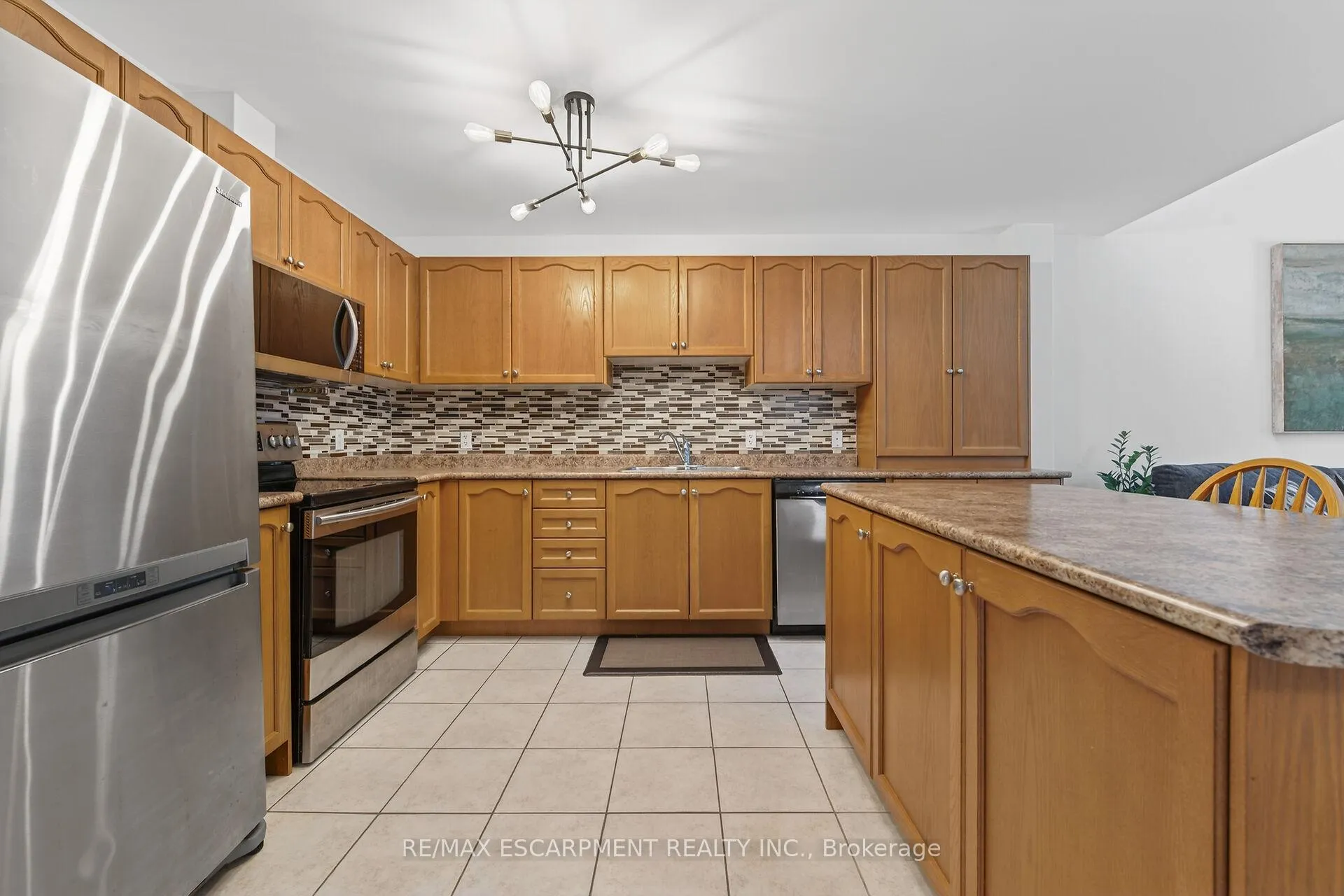 Photo 8 of 9 Chicory Crescent, St. Catharines, Haig — HOMEH