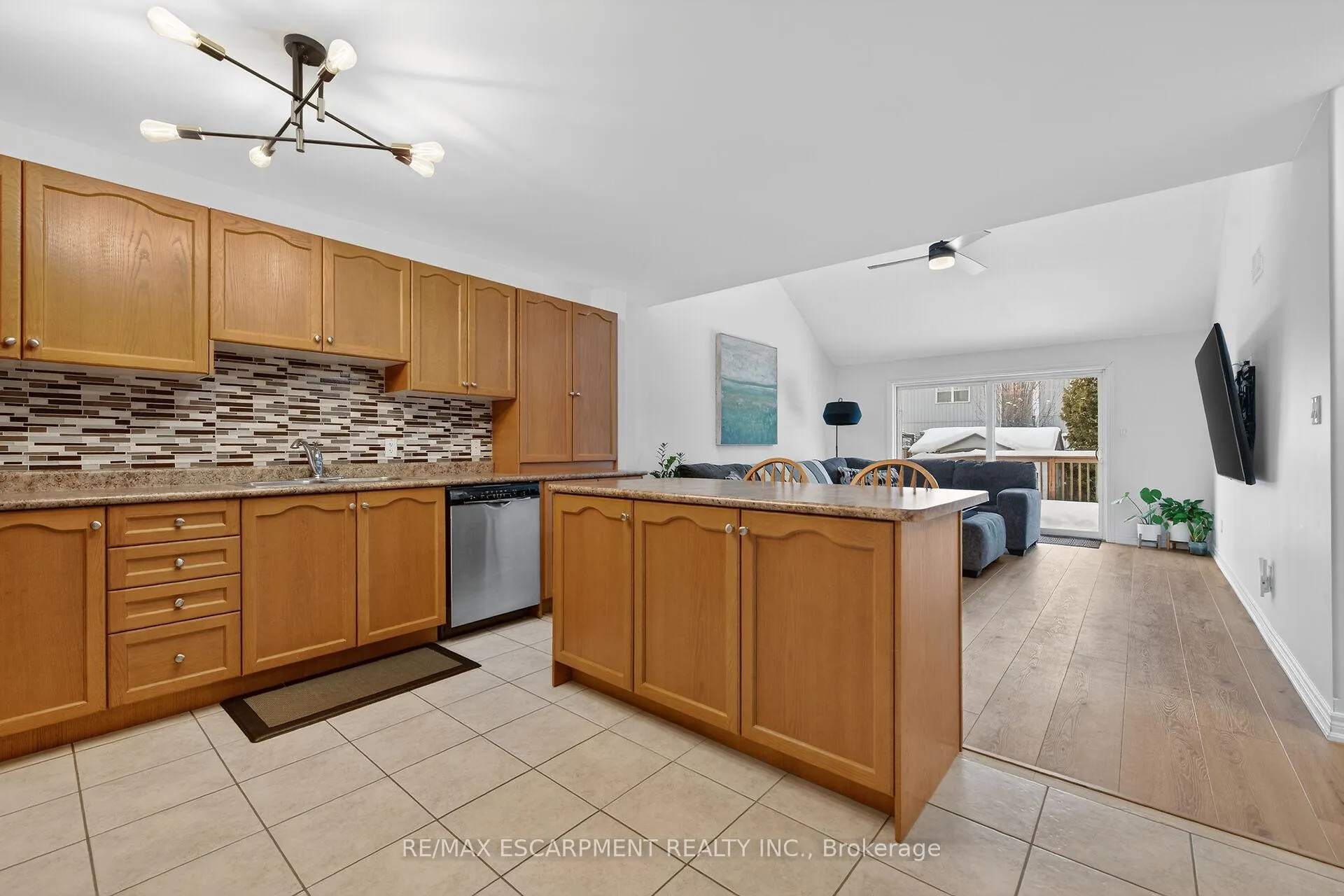 Photo 9 of 9 Chicory Crescent, St. Catharines, Haig — HOMEH