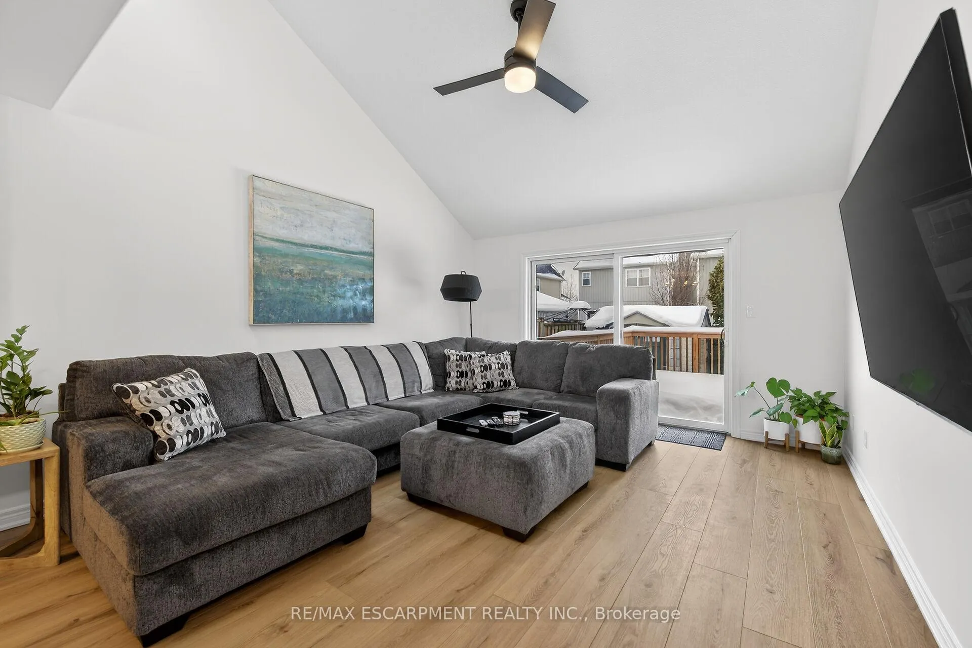Photo 11 of 9 Chicory Crescent, St. Catharines, Haig — HOMEH